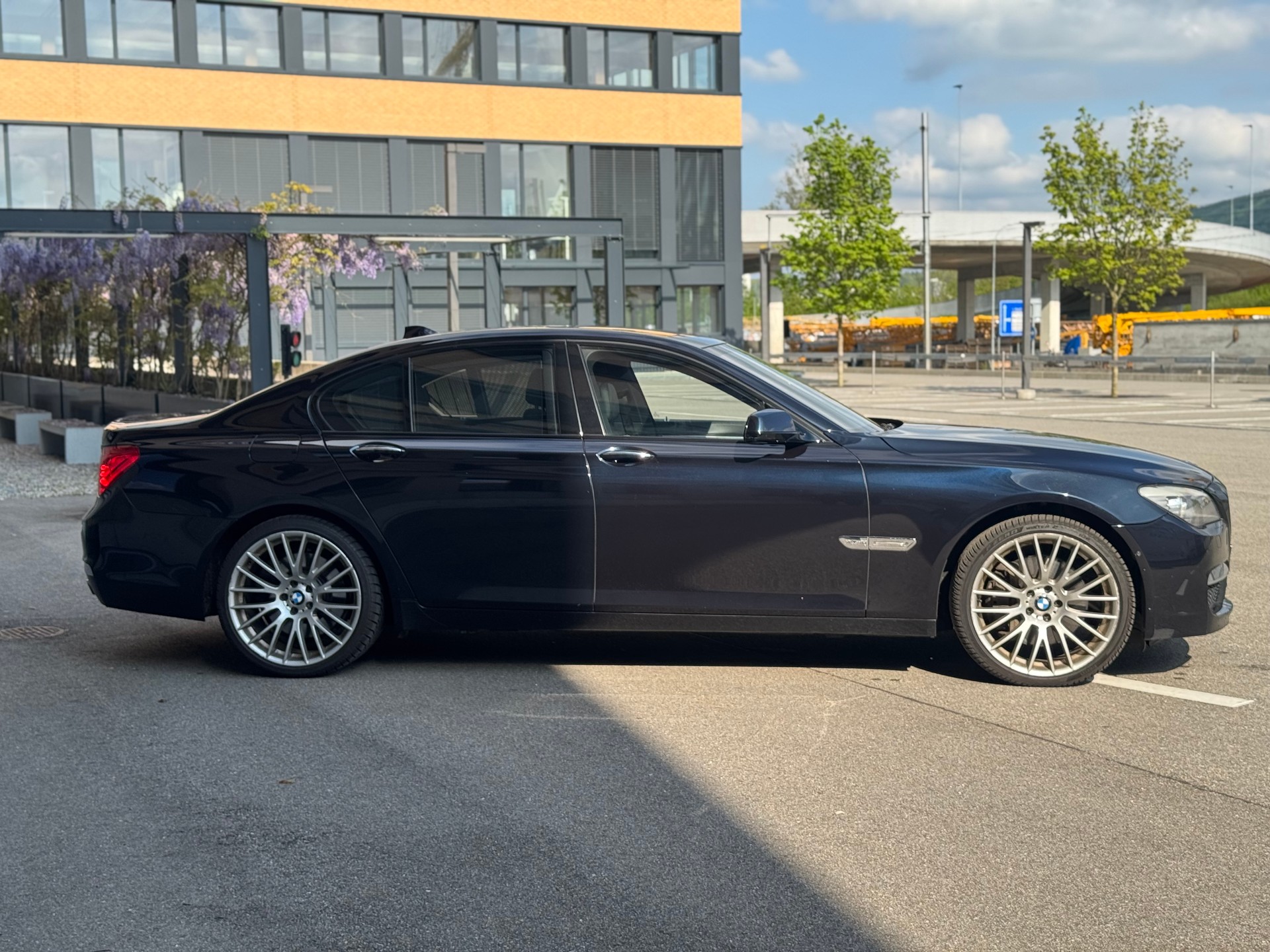BMW 750i xDrive M-Paket-image-4