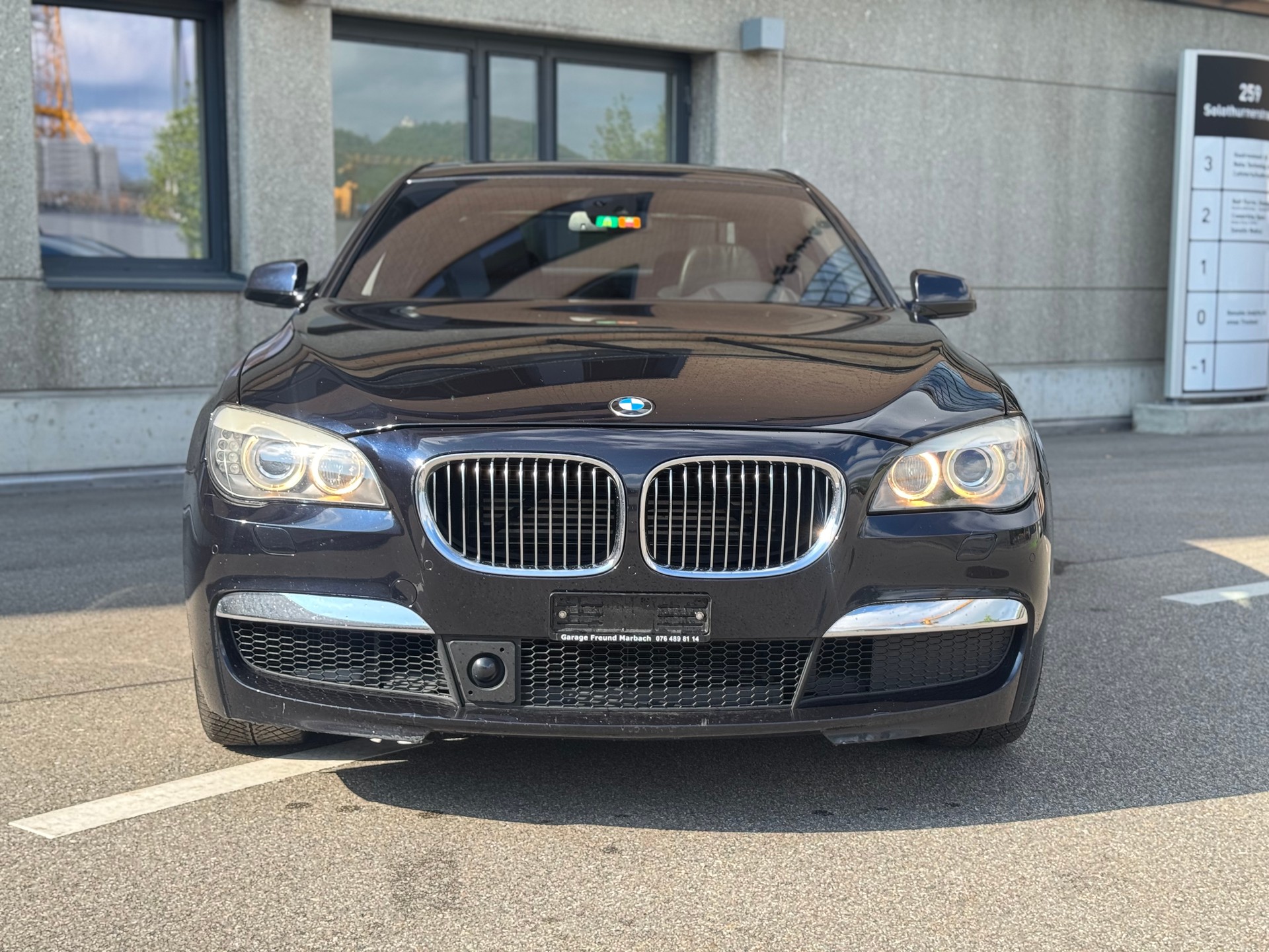 BMW 750i xDrive M-Paket-image-6