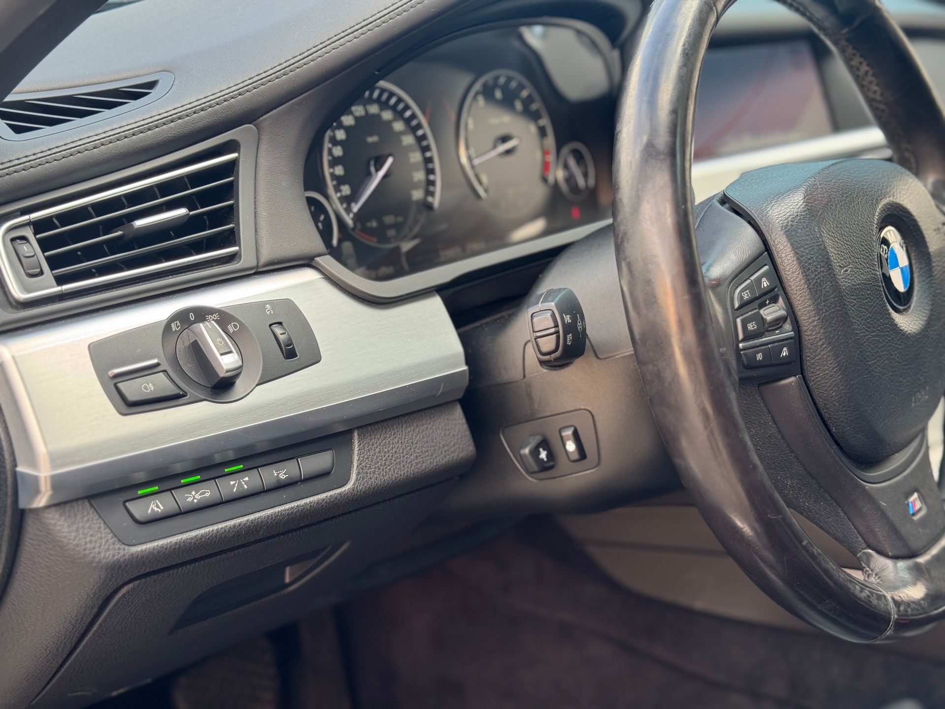 BMW 750i xDrive M-Paket-image-13