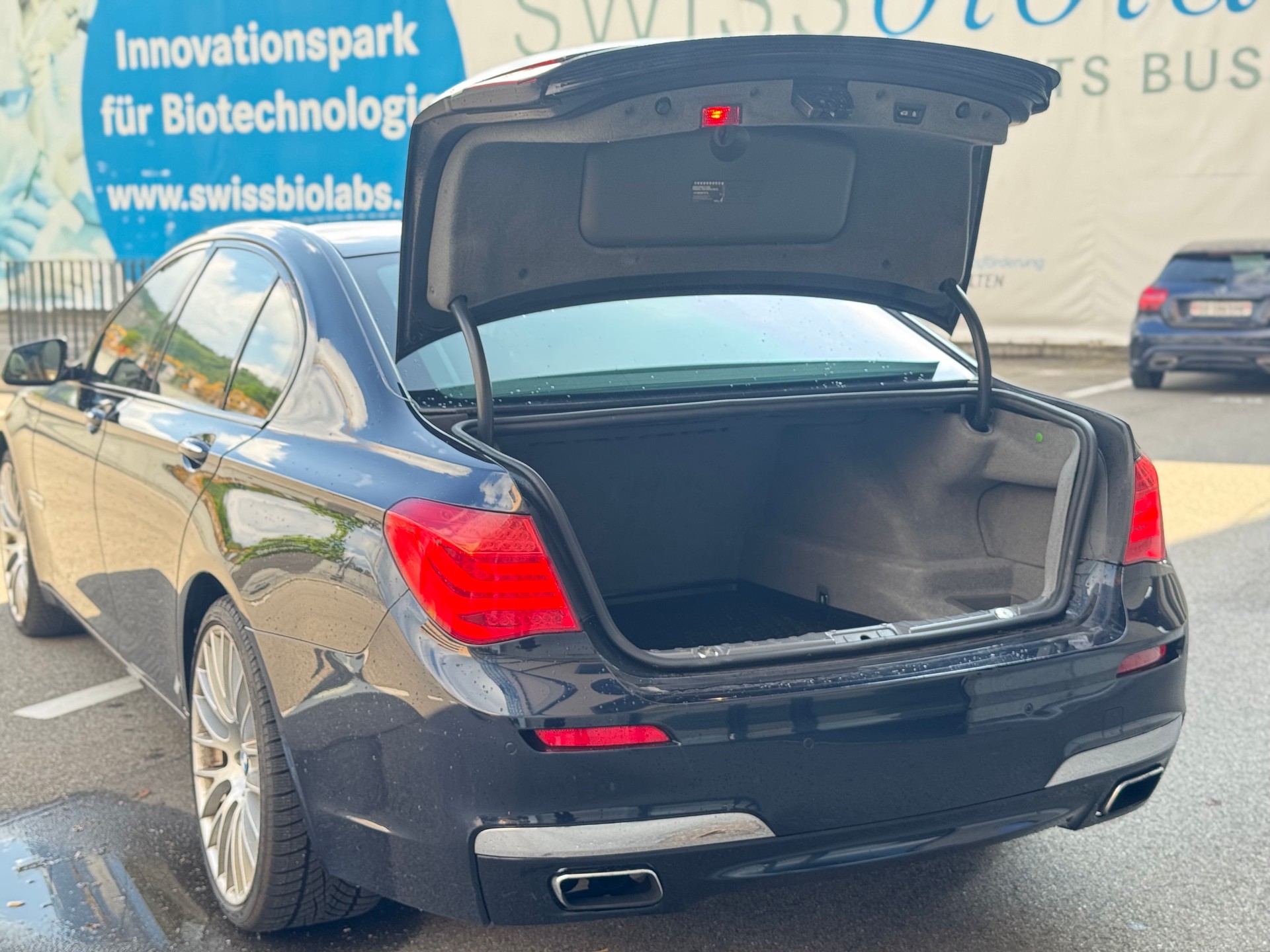 BMW 750i xDrive M-Paket-image-9