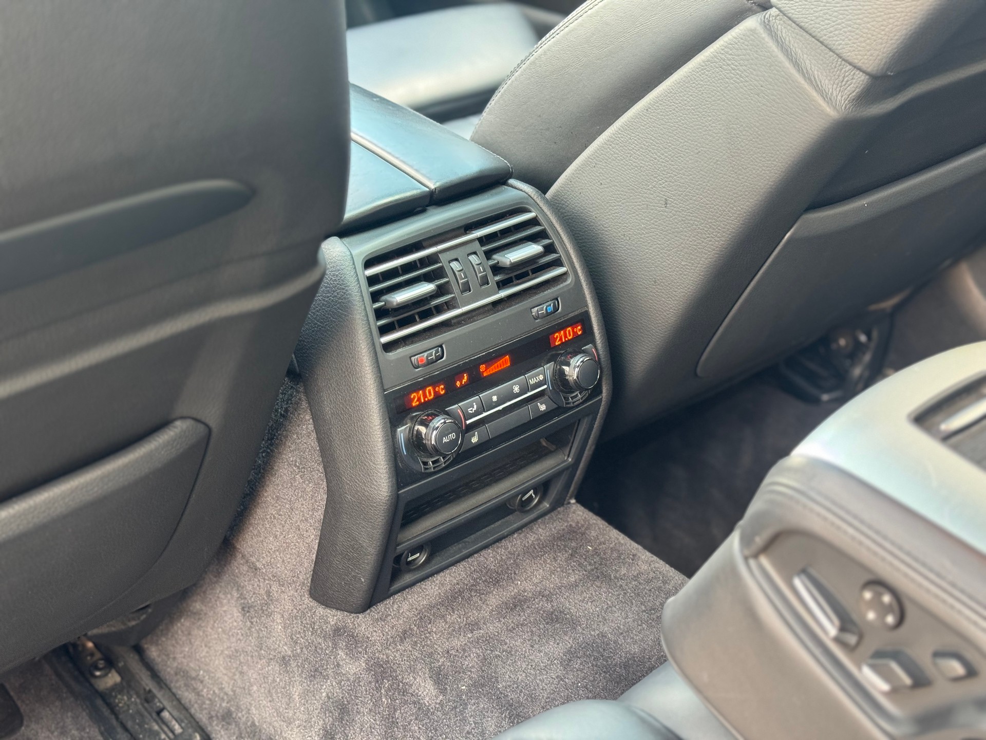 BMW 750i xDrive M-Paket-image-18