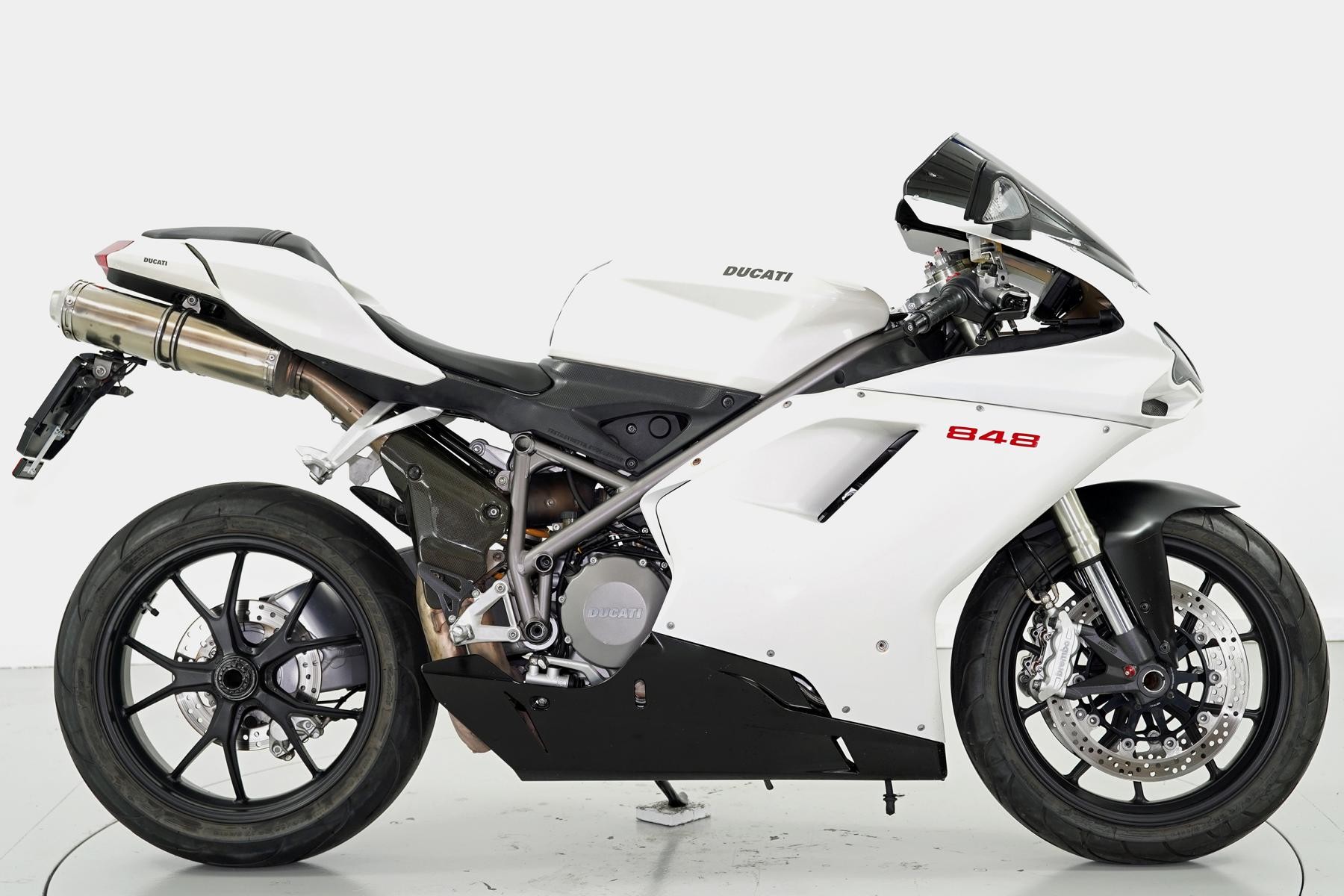 DUCATI 848-showroom-element-3
