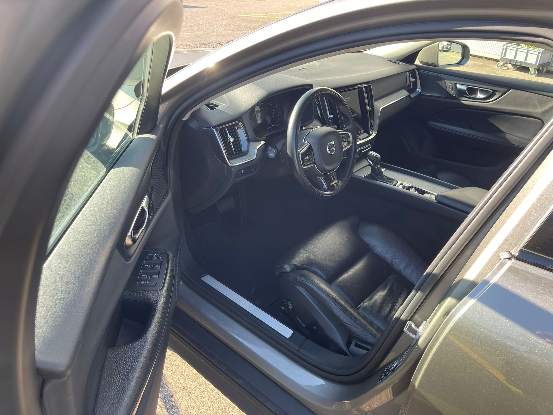VOLVO V60 Cross Country D4 AWD Geartronic Mit A-Kupplung-image-4
