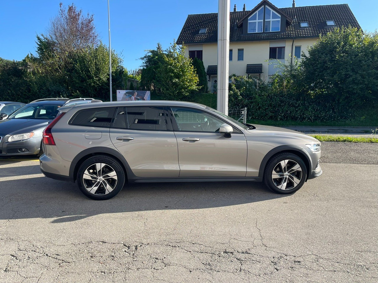 VOLVO V60 Cross Country D4 AWD Geartronic Mit A-Kupplung-image-1