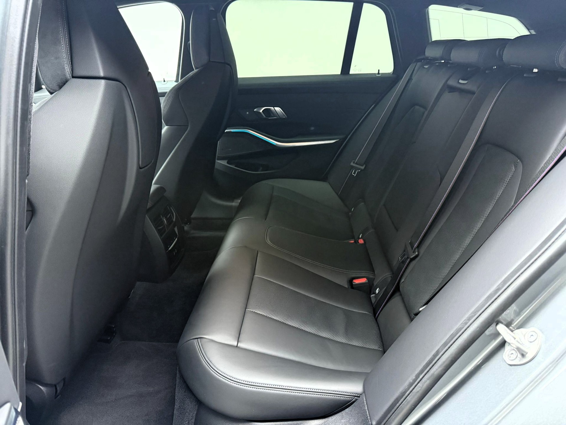 BMW M3 Touring xDrive Competition M-image-13
