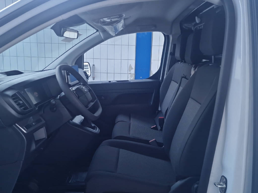 TOYOTA PROACE Van L1 2.0 D Advanced-image-4