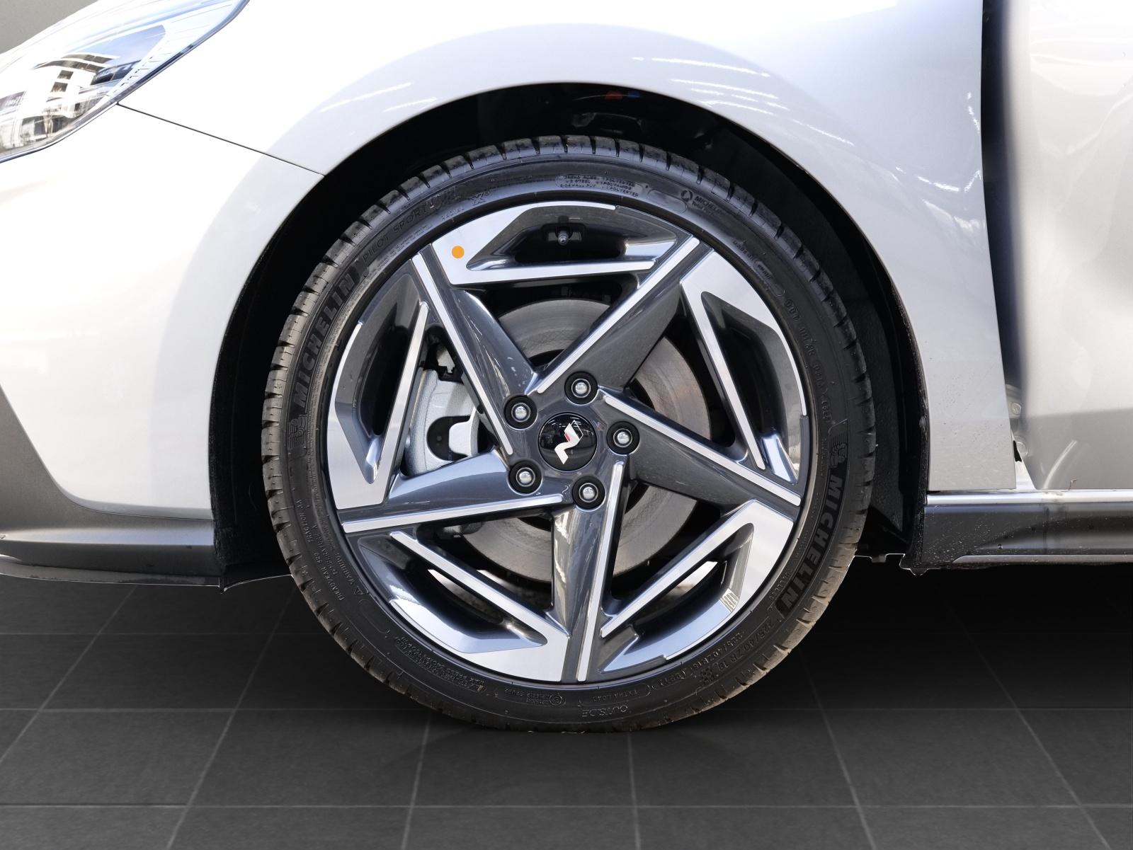 HYUNDAI i30 1.5 T-GDi N-Line-image-17