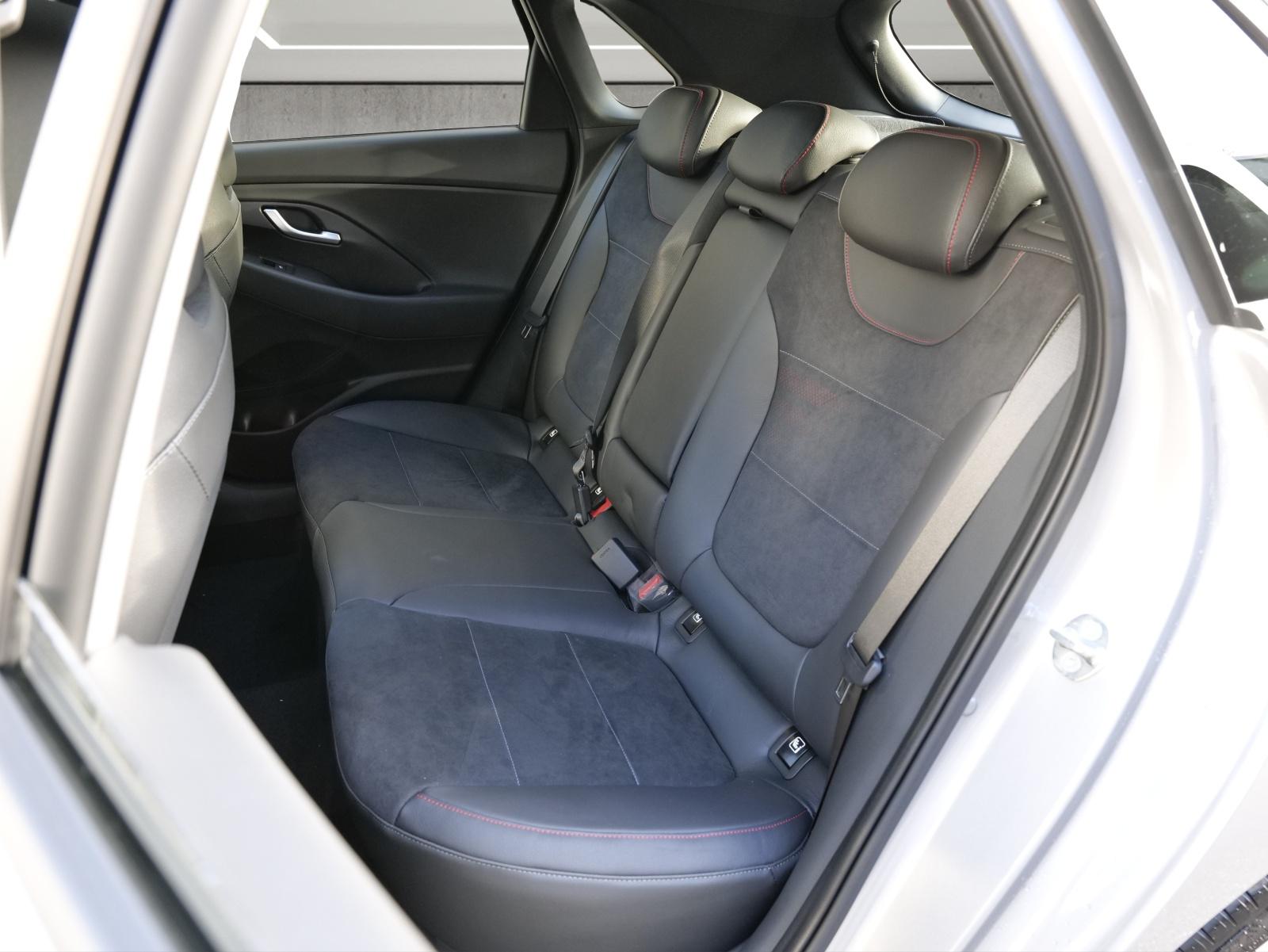 HYUNDAI i30 1.5 T-GDi N-Line-image-10