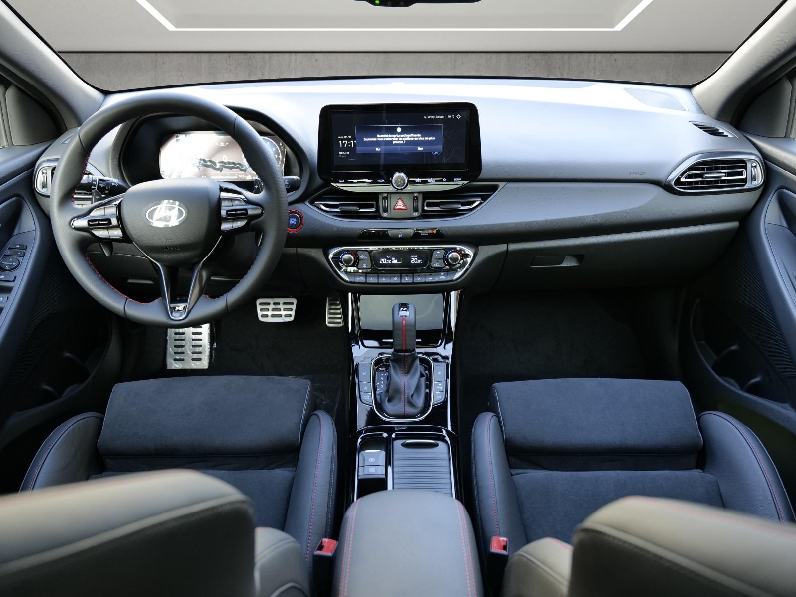 HYUNDAI i30 1.5 T-GDi N-Line-image-12