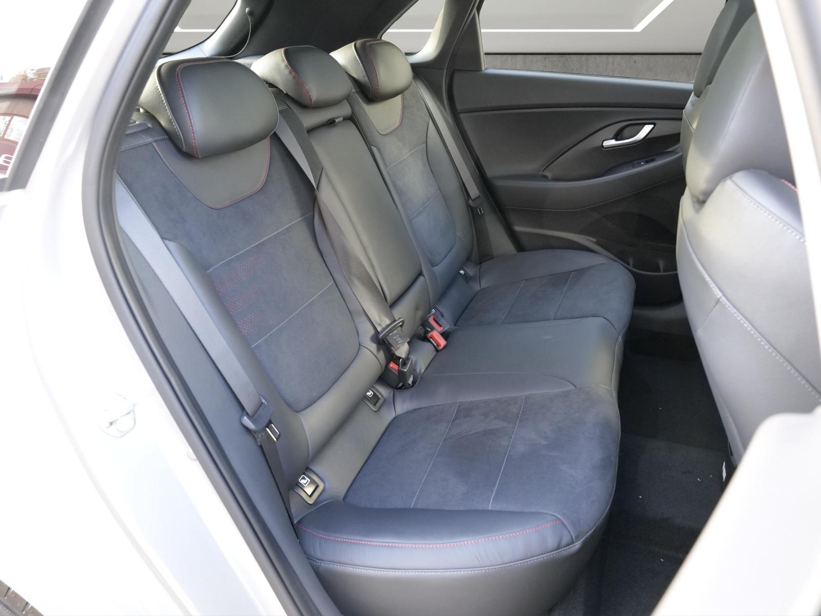HYUNDAI i30 1.5 T-GDi N-Line-image-15