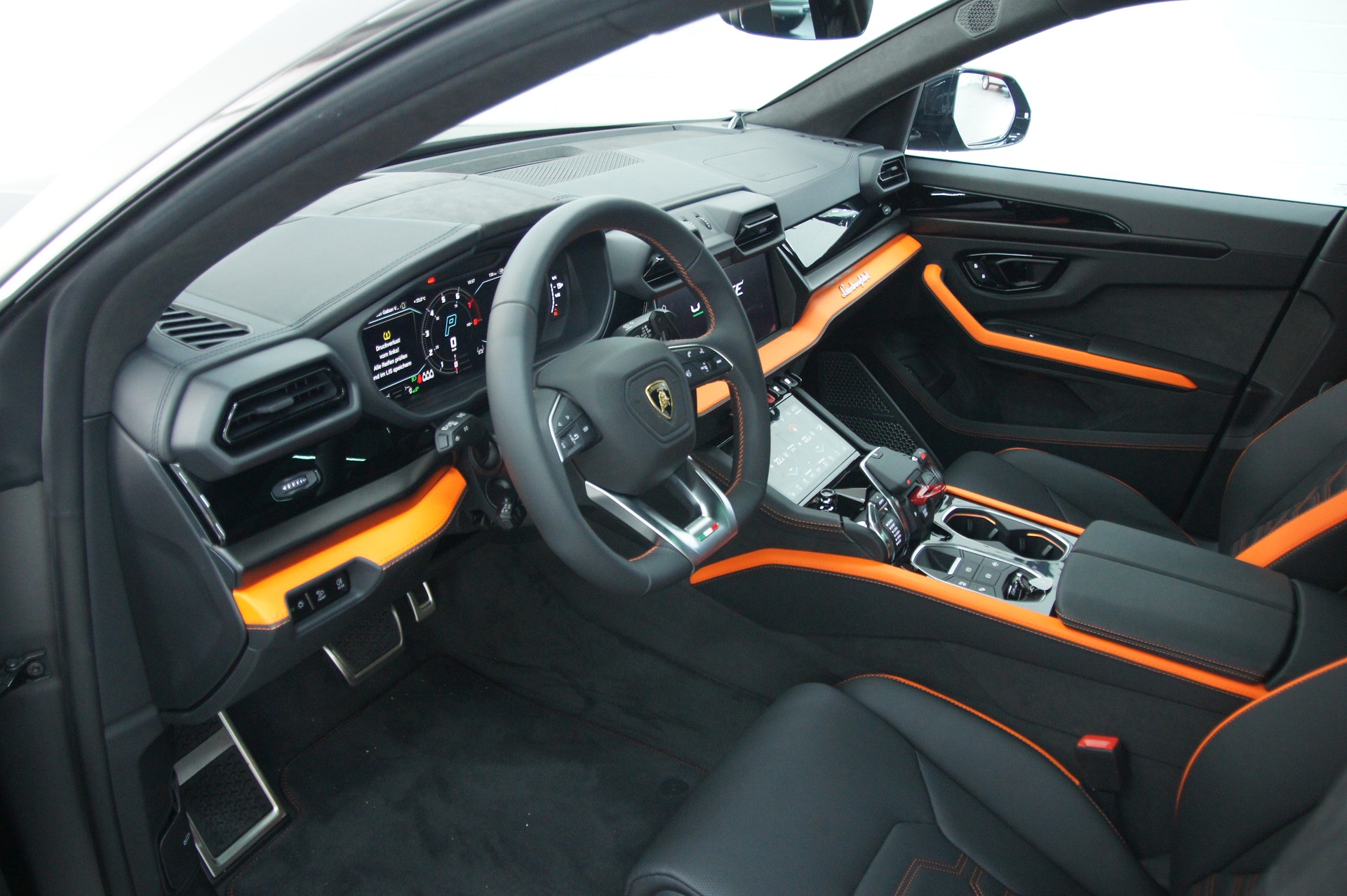 LAMBORGHINI Urus SE-image-8