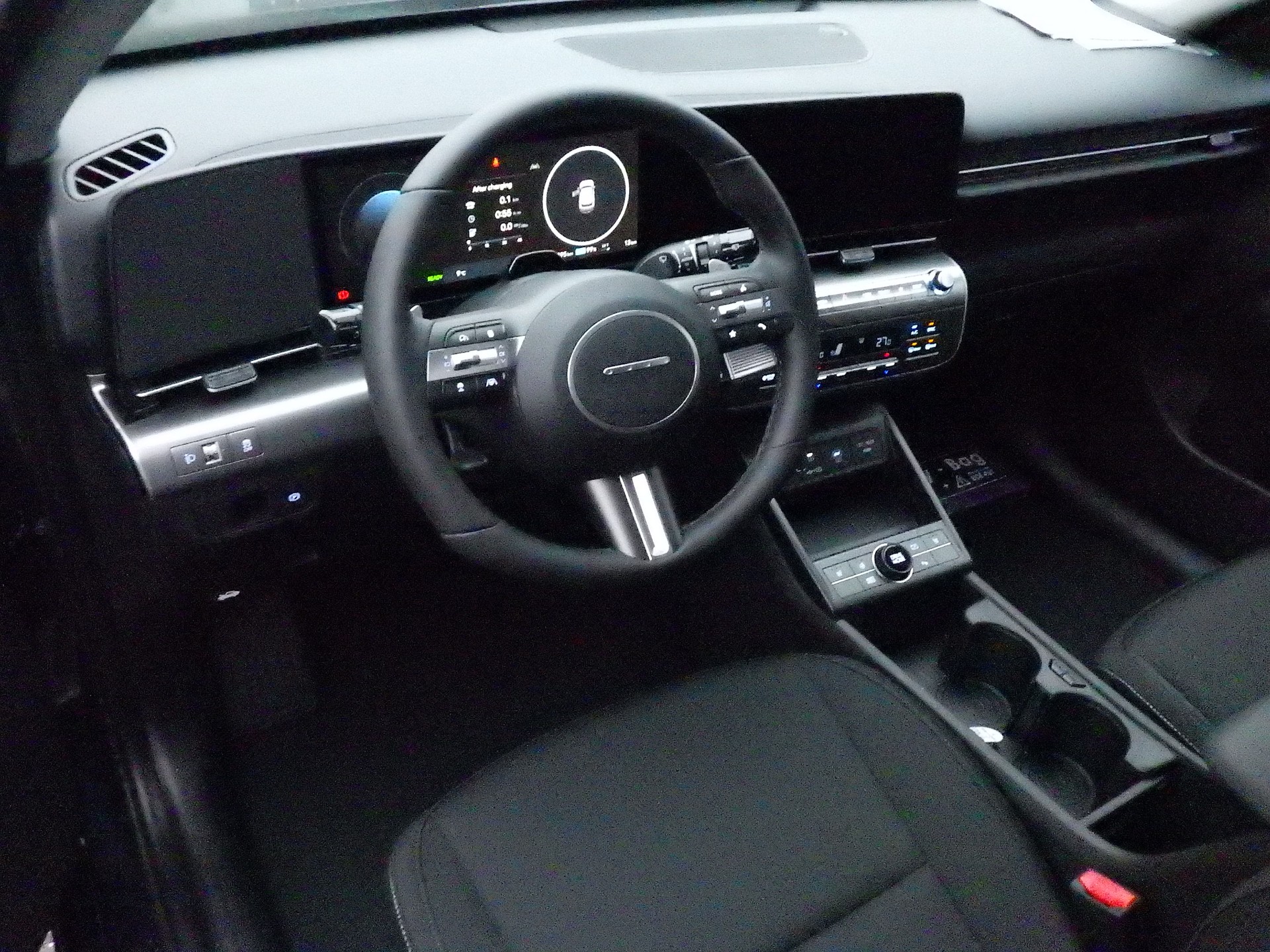 HYUNDAI Kona EV 65.4 kWh Origo-showroom-element-3