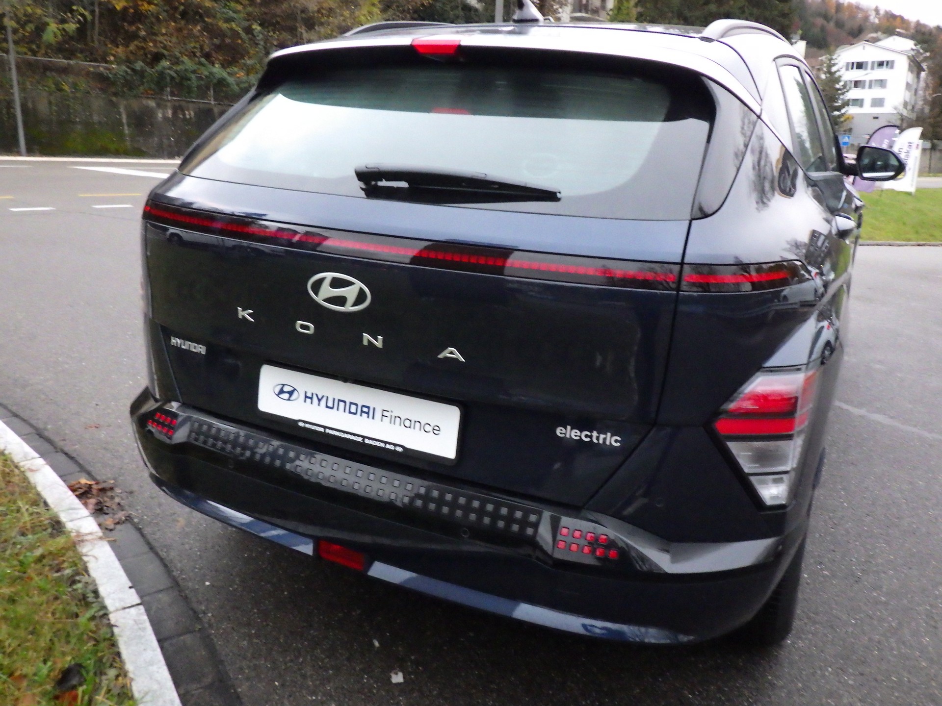HYUNDAI Kona EV 65.4 kWh Origo-showroom-element-2