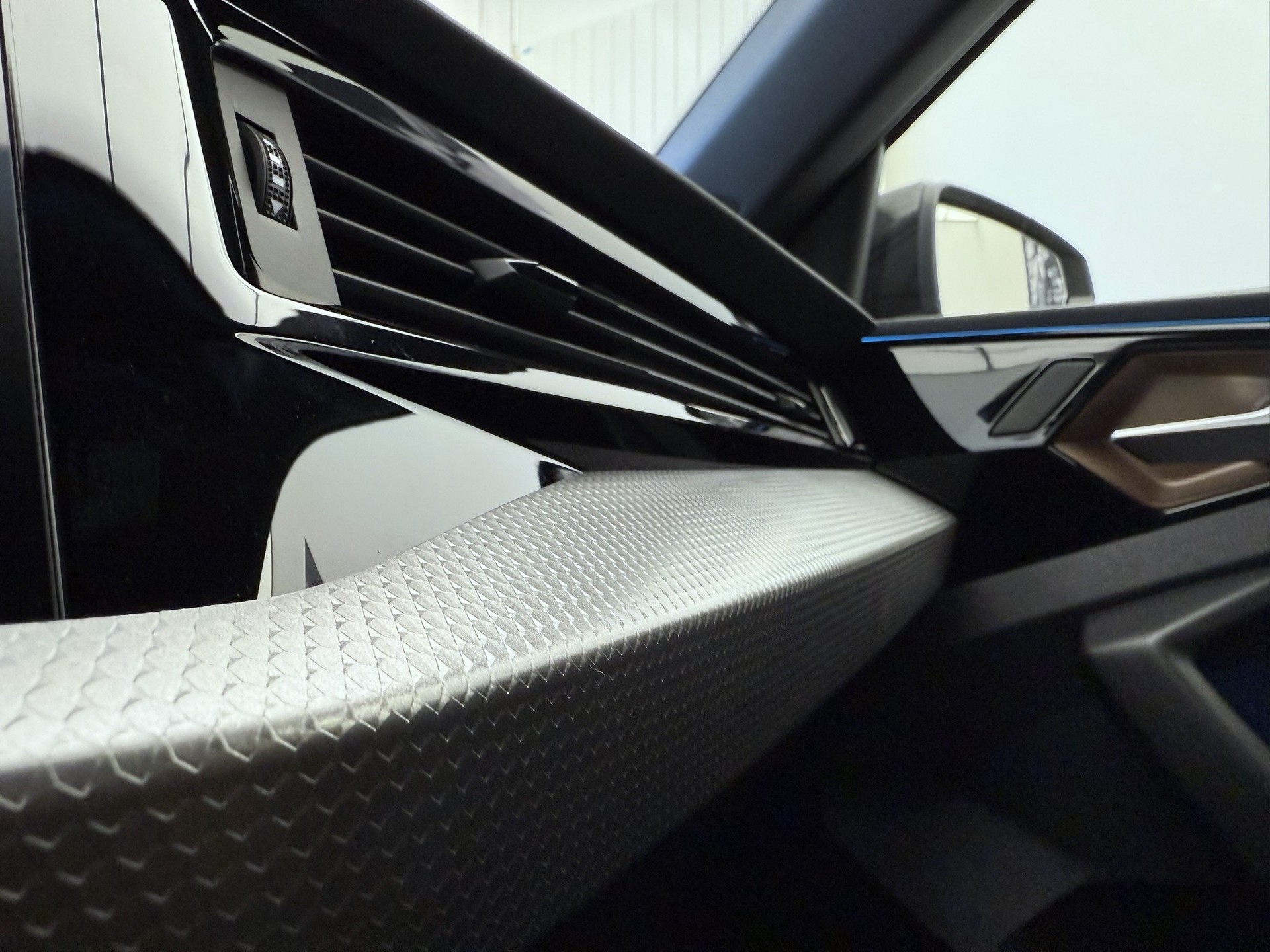 AUDI A1 Sportback 40 TFSI S Line S-tronic-image-17