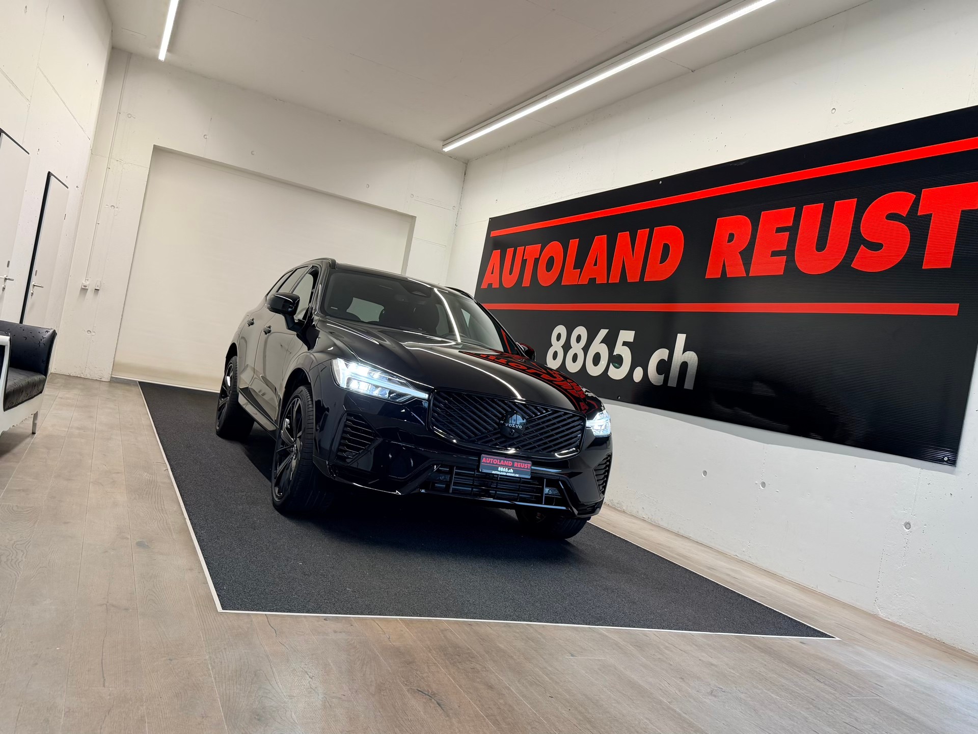 VOLVO XC60 T8 eAWD PluginHybrid Black Ed. Ultra Geartronic-image-0
