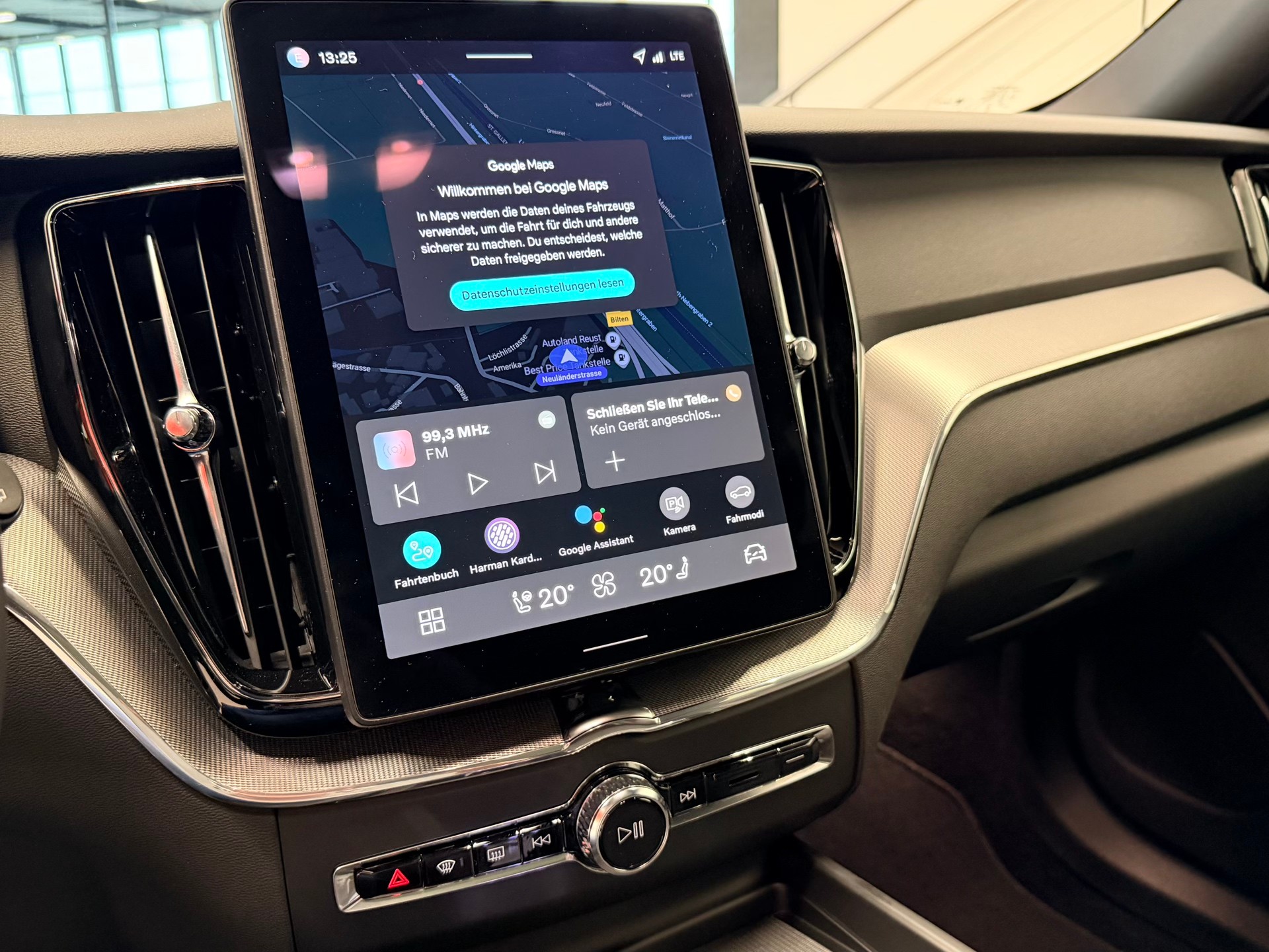 VOLVO XC60 T8 eAWD PluginHybrid Black Ed. Ultra Geartronic-image-23