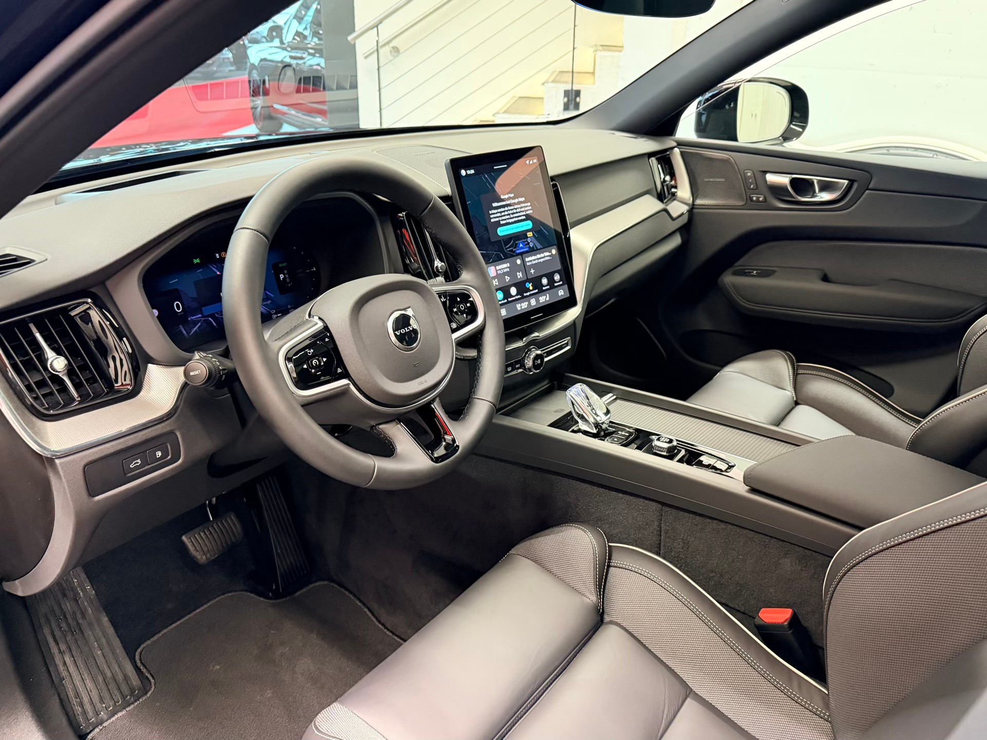 VOLVO XC60 T8 eAWD PluginHybrid Black Ed. Ultra Geartronic-image-10