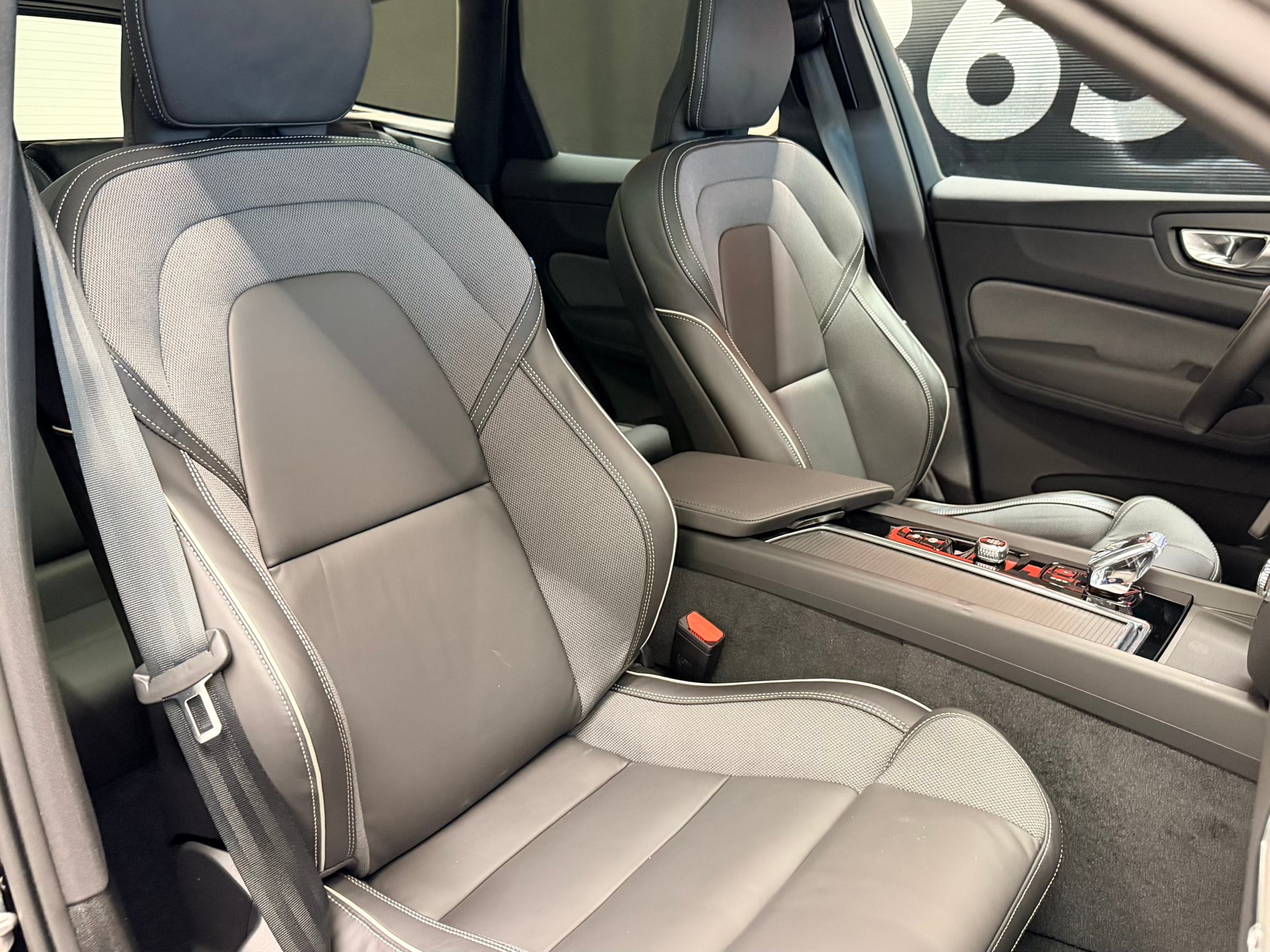 VOLVO XC60 T8 eAWD PluginHybrid Black Ed. Ultra Geartronic-image-21