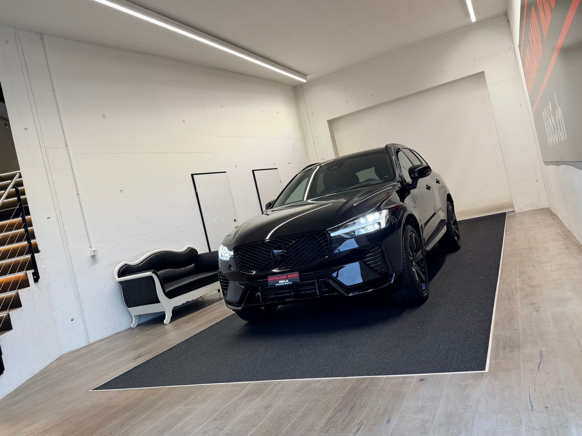VOLVO XC60 T8 eAWD PluginHybrid Black Ed. Ultra Geartronic-image-2