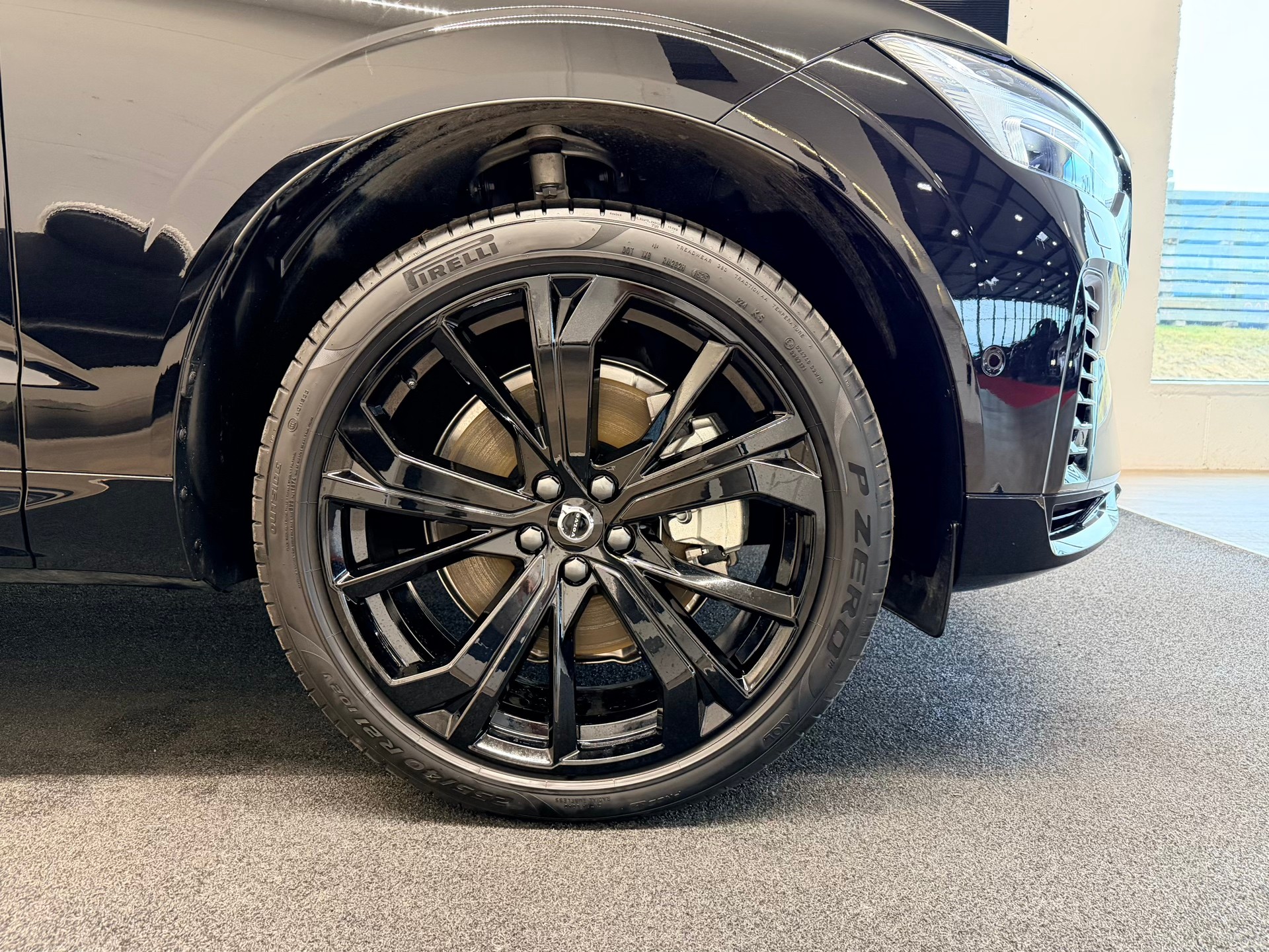 VOLVO XC60 T8 eAWD PluginHybrid Black Ed. Ultra Geartronic-image-5