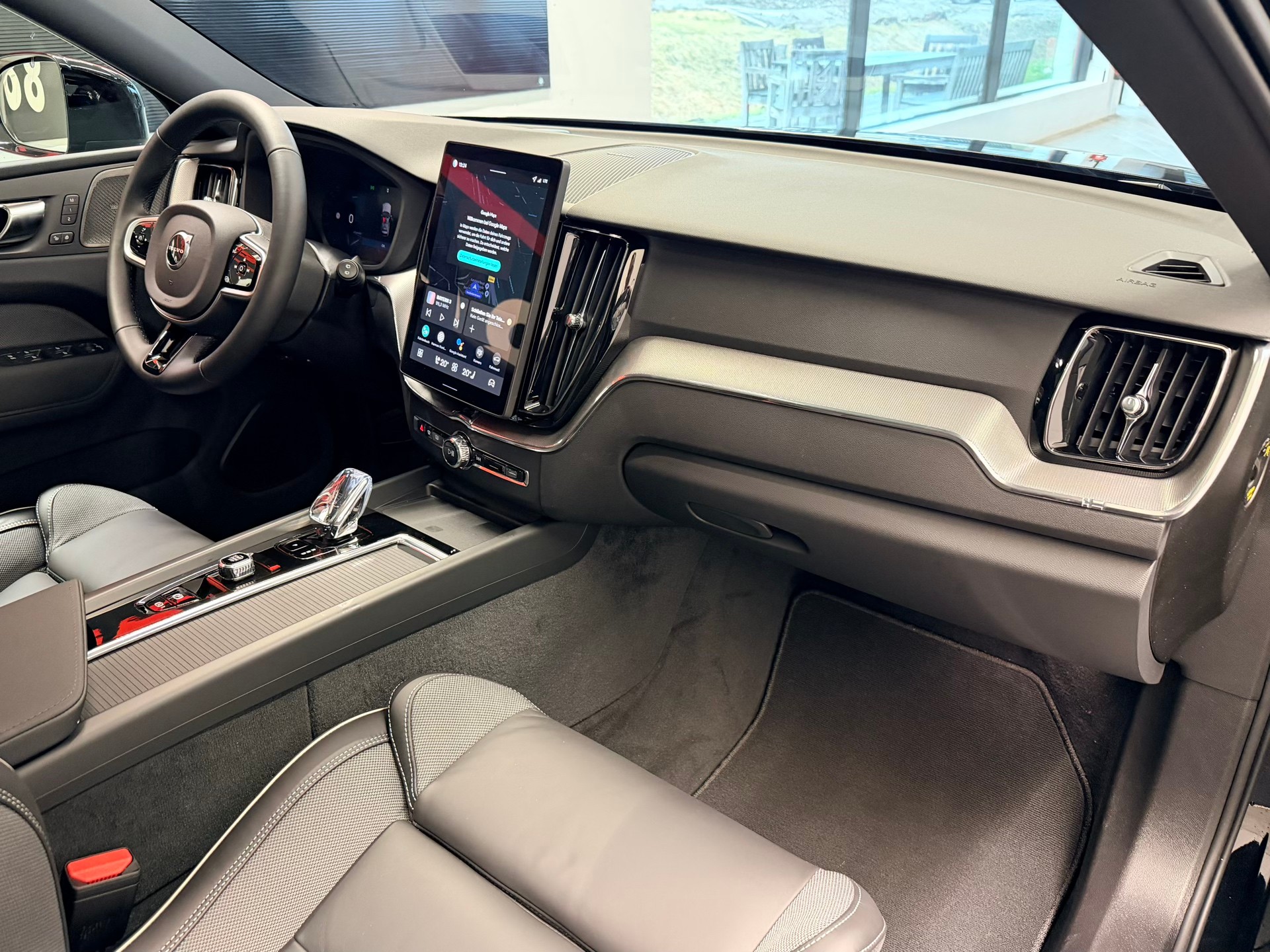VOLVO XC60 T8 eAWD PluginHybrid Black Ed. Ultra Geartronic-image-18