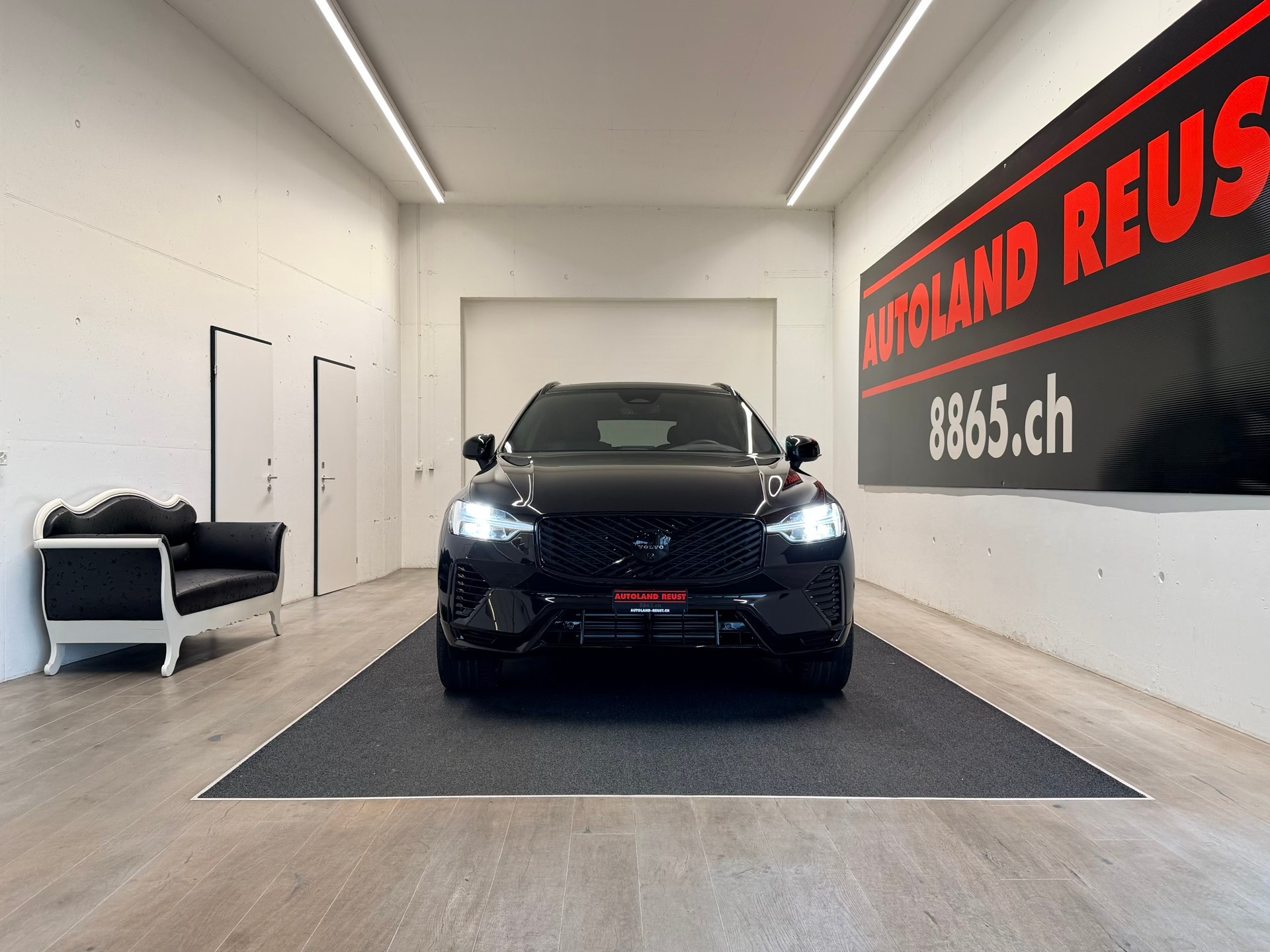 VOLVO XC60 T8 eAWD PluginHybrid Black Ed. Ultra Geartronic-image-1