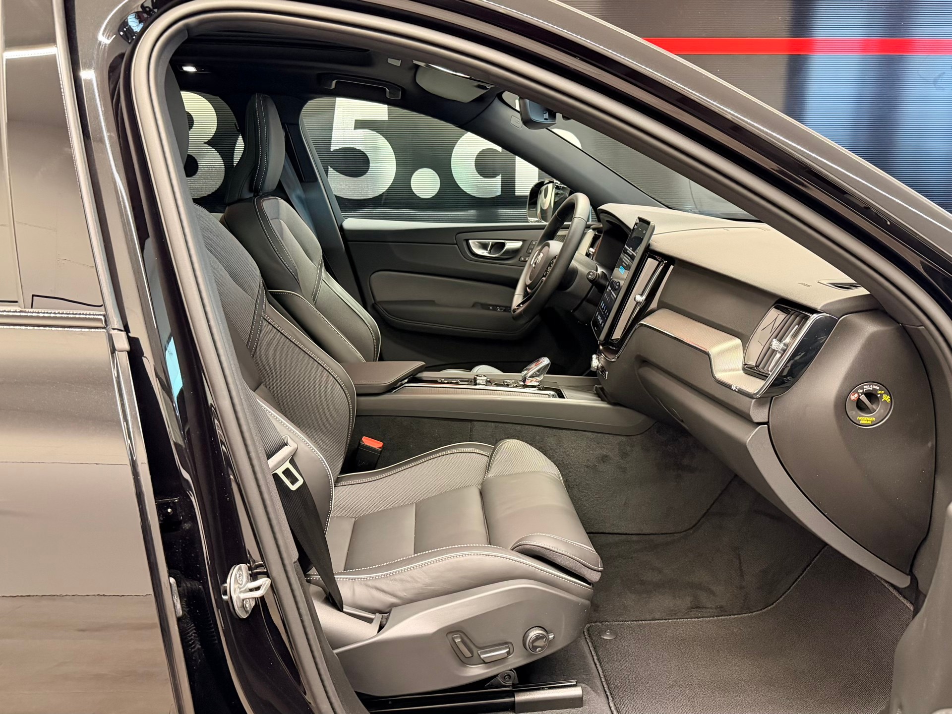 VOLVO XC60 T8 eAWD PluginHybrid Black Ed. Ultra Geartronic-image-20