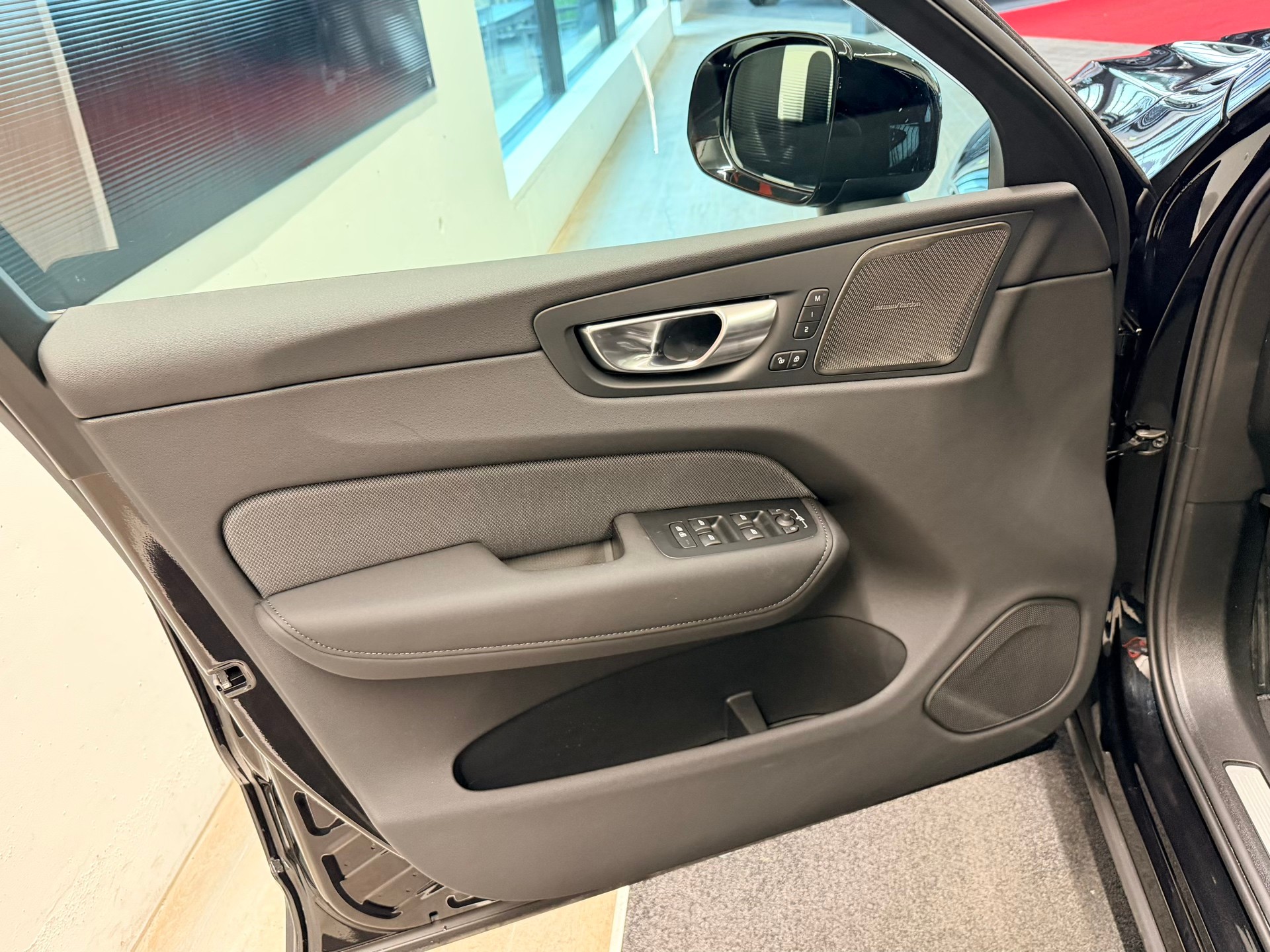 VOLVO XC60 T8 eAWD PluginHybrid Black Ed. Ultra Geartronic-image-11