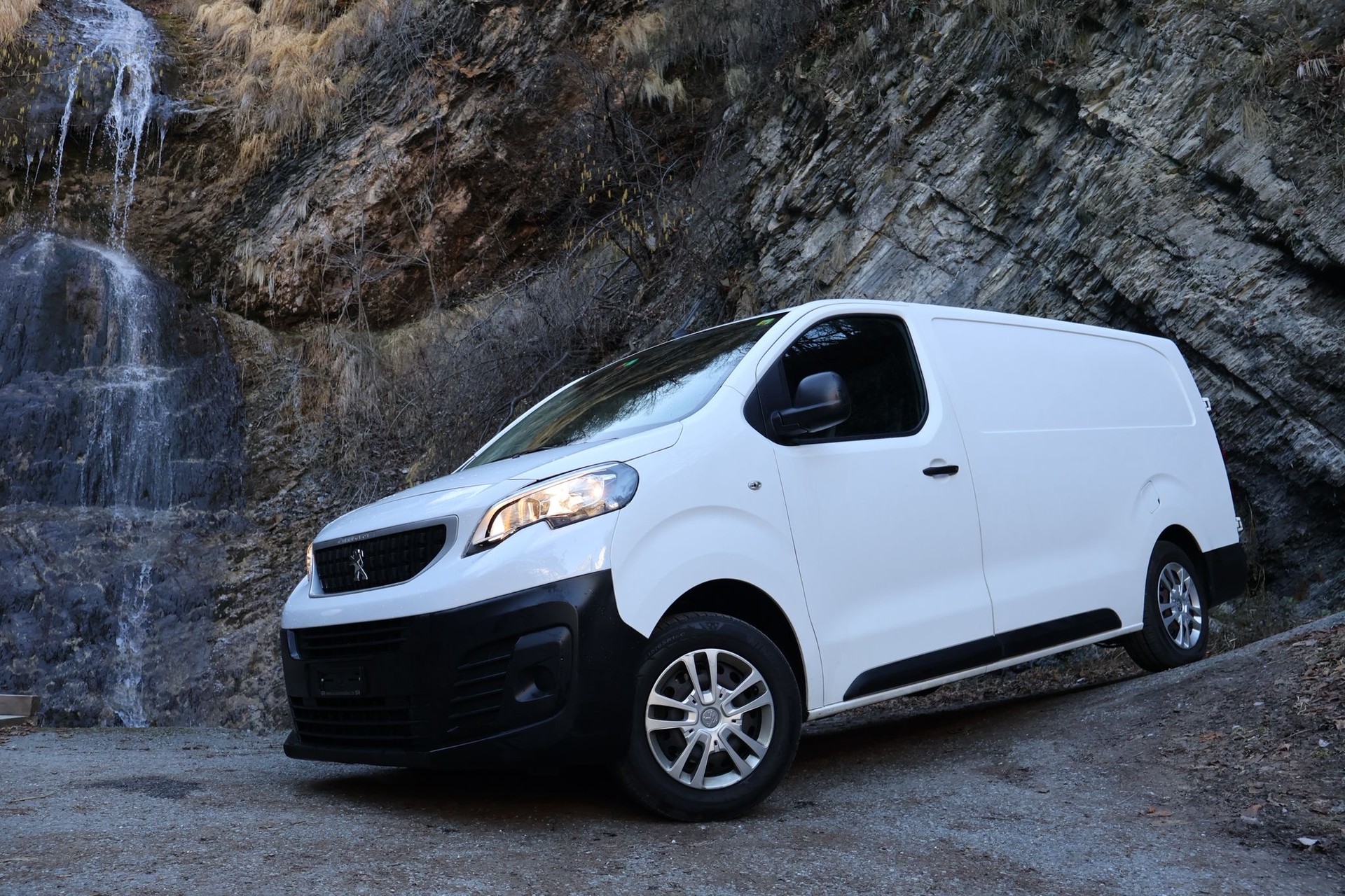 PEUGEOT Expert 2.0 BlueHDi 120 Active Long