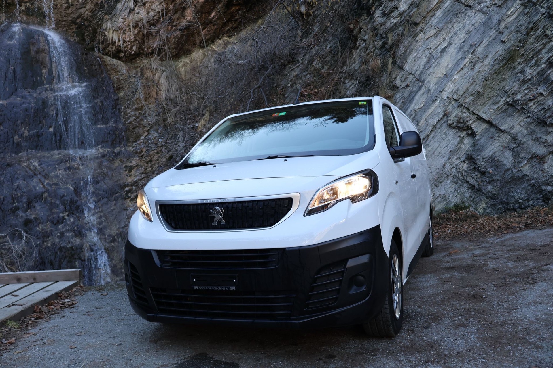 PEUGEOT Expert 2.0 BlueHDi 120 Active Long-showroom-element-1