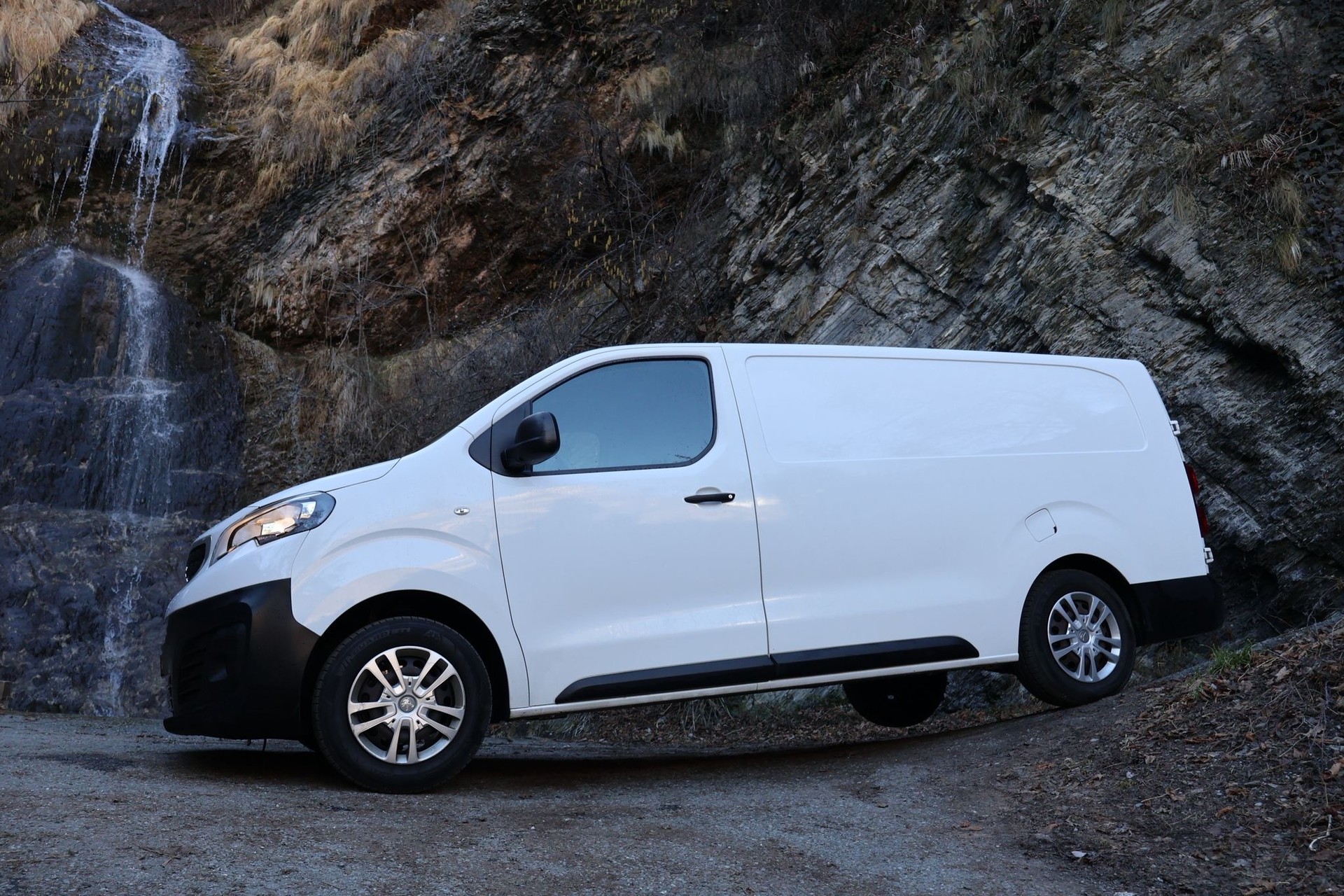 PEUGEOT Expert 2.0 BlueHDi 120 Active Long-showroom-element-3
