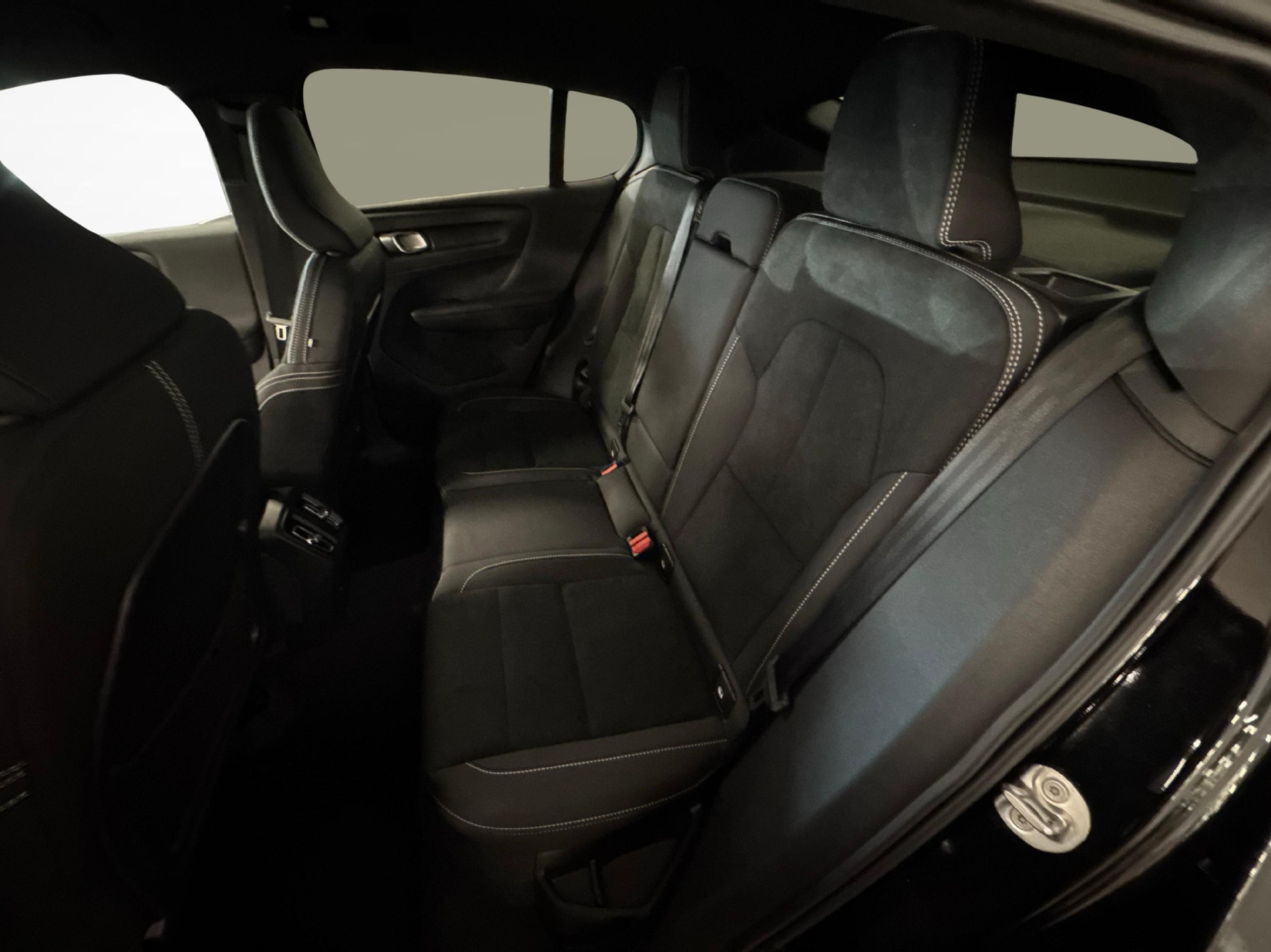 VOLVO EC40 Twin Ultra AWD-image-8
