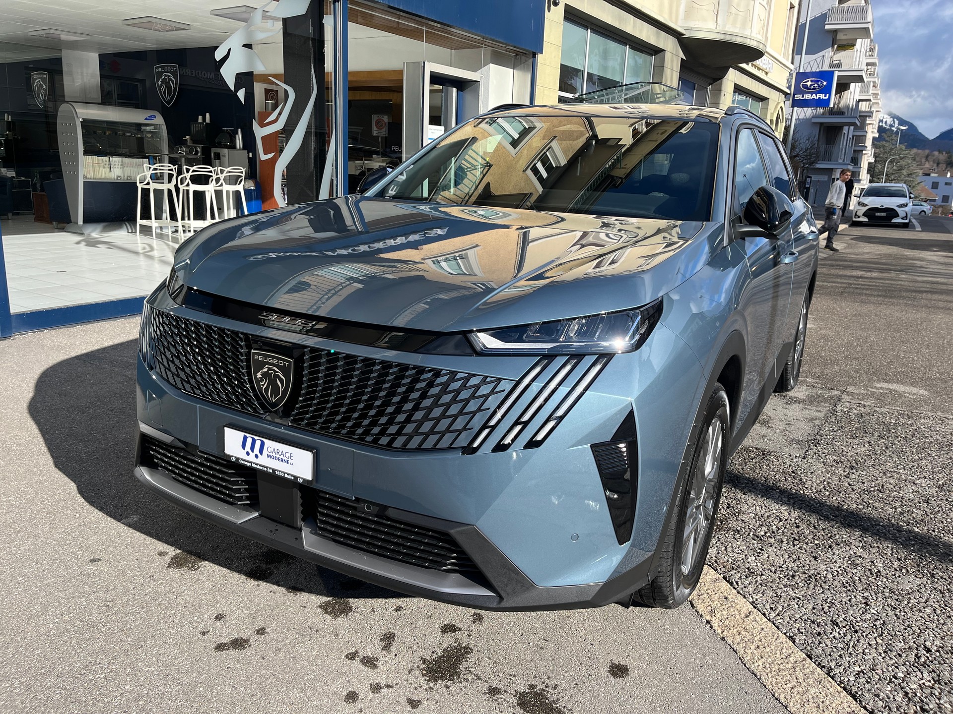 PEUGEOT 5008 1.2 Hybrid Allure Premium-showroom-element-1