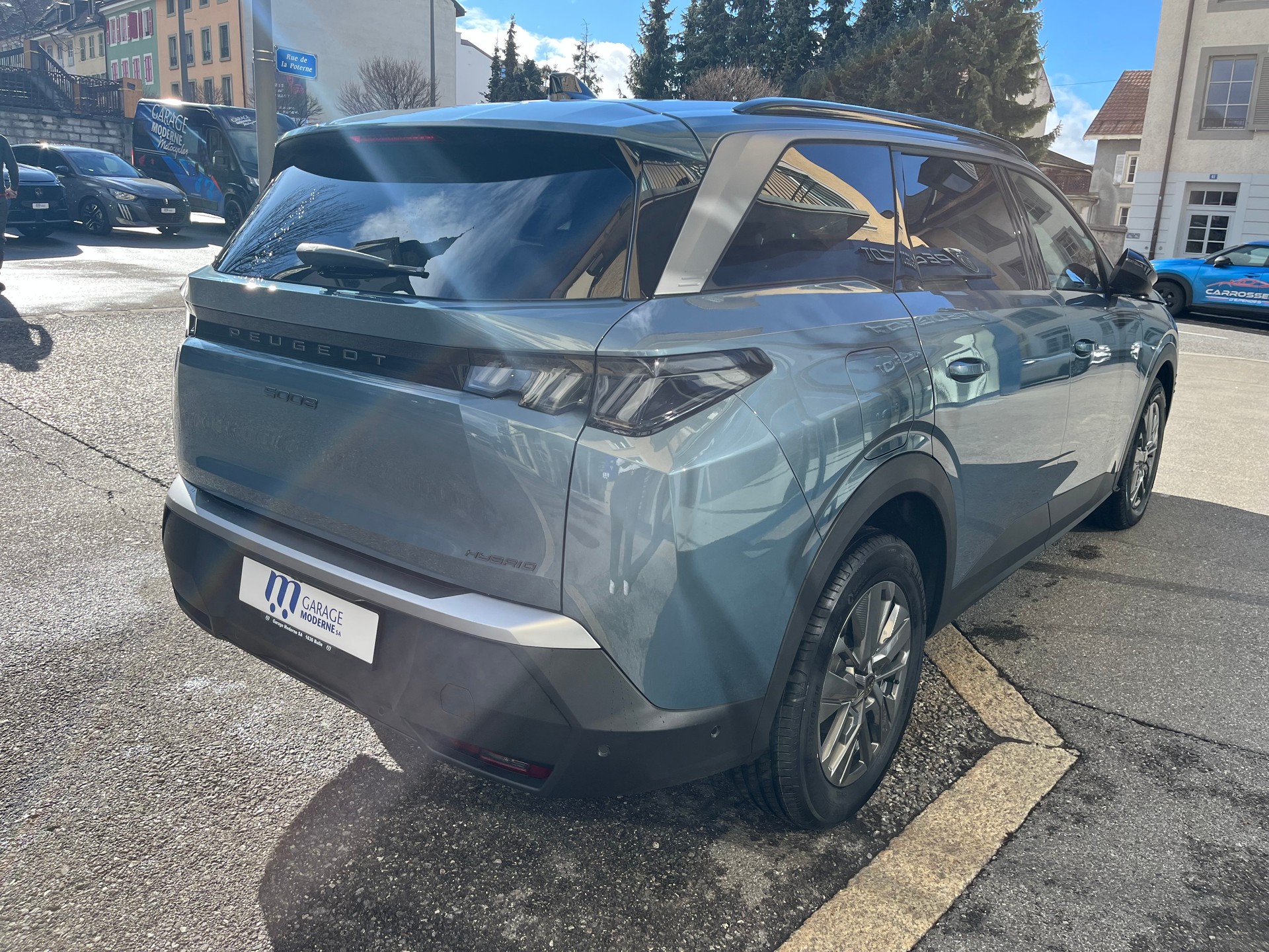 PEUGEOT 5008 1.2 Hybrid Allure Premium-image-4