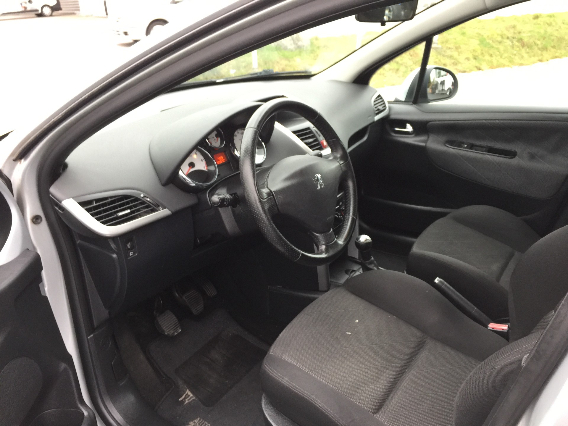 PEUGEOT 207 1.6 16V Sport Pack-image-10