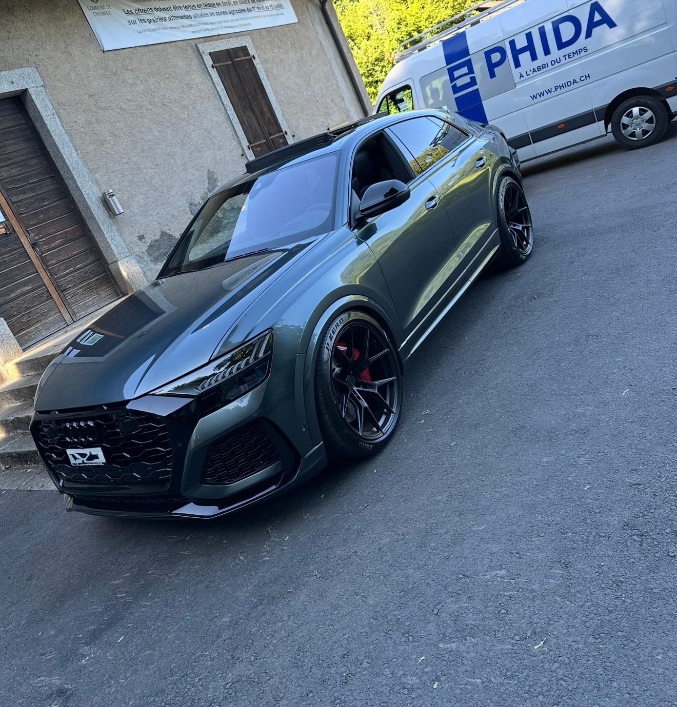AUDI RSQ8 quattro tiptronic-image-1