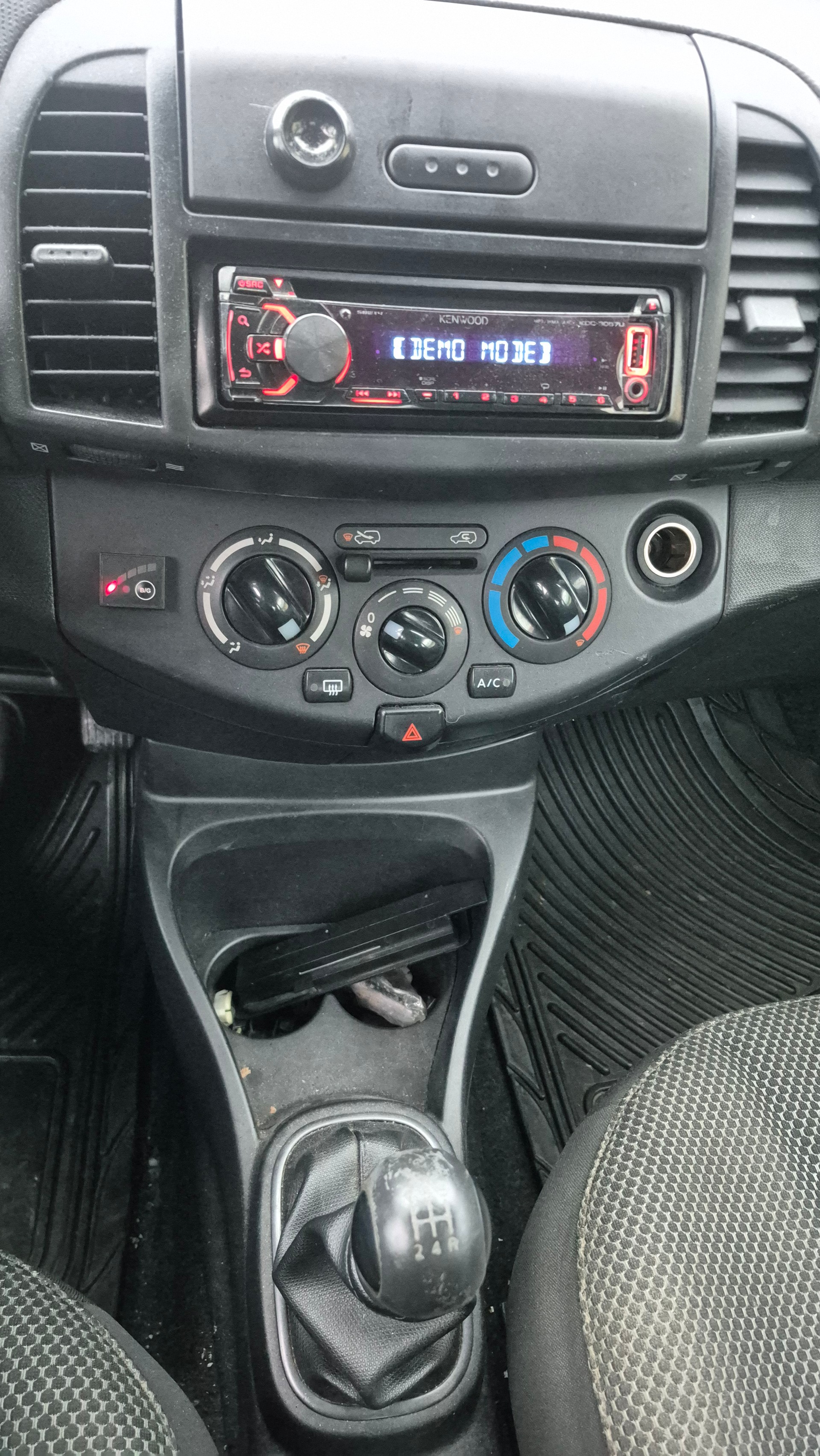 NISSAN Micra 1.4 Active Luxury-image-9