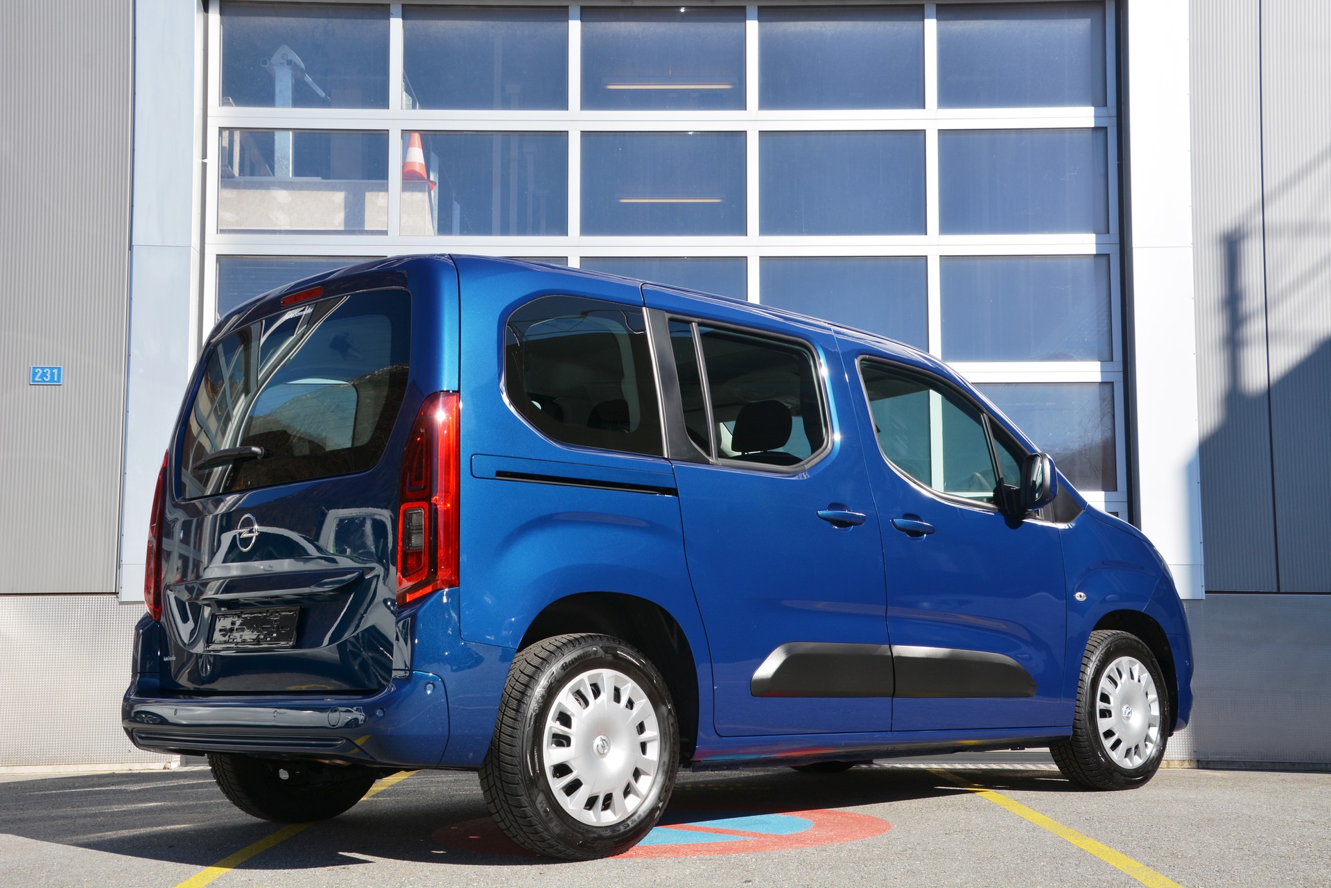 OPEL Combo Life 1.2 Enjoy-image-1