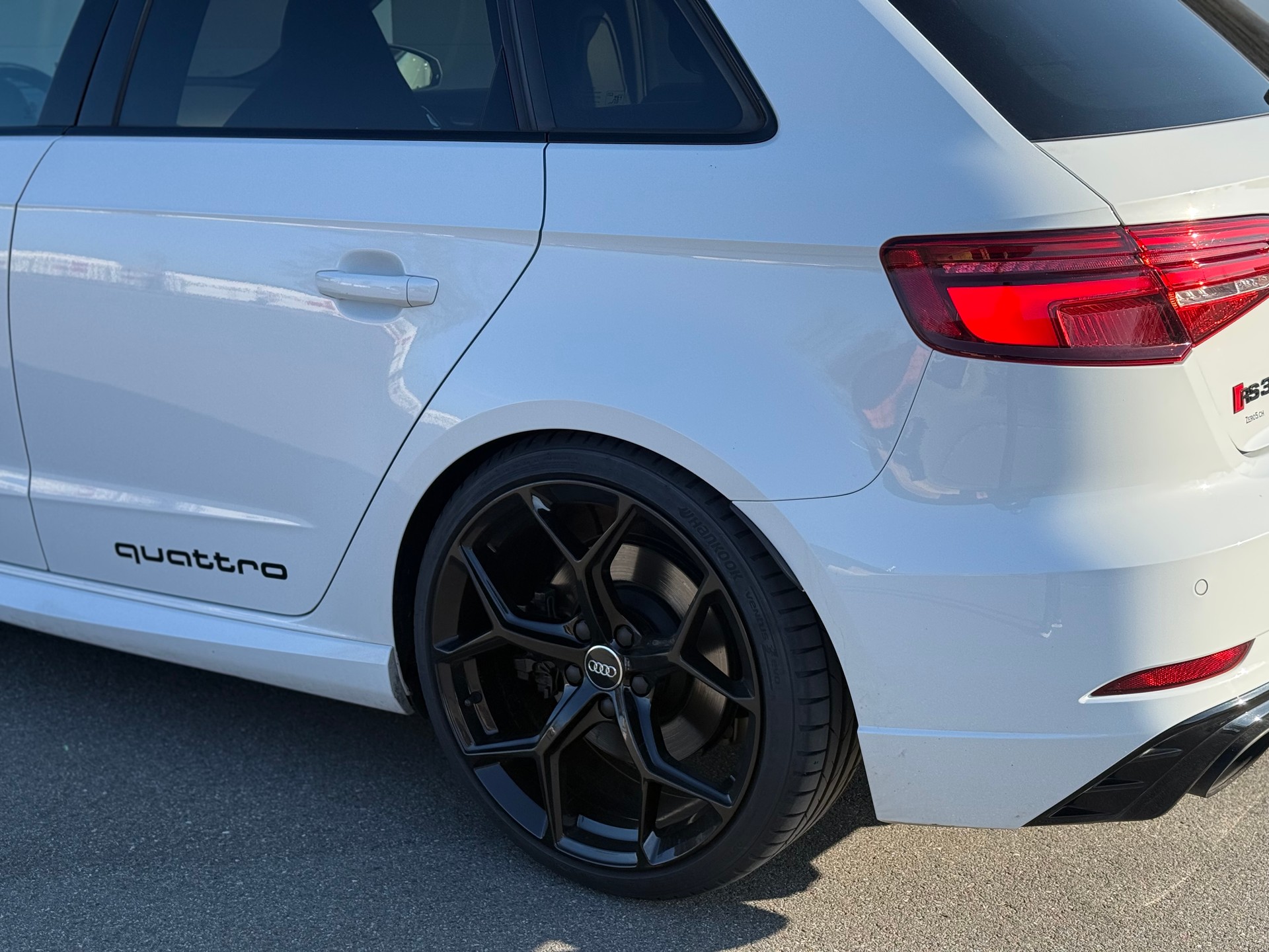 AUDI RS3 Sportback 2.5 TSI quattro S-tronic-image-4