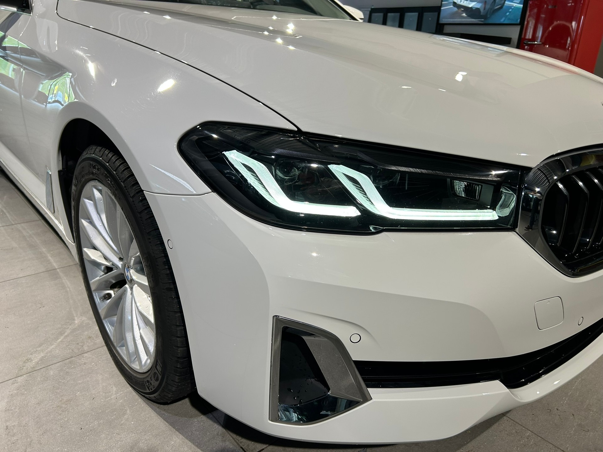 BMW 520d xDrive 48V Luxury Line Steptronic-image-16