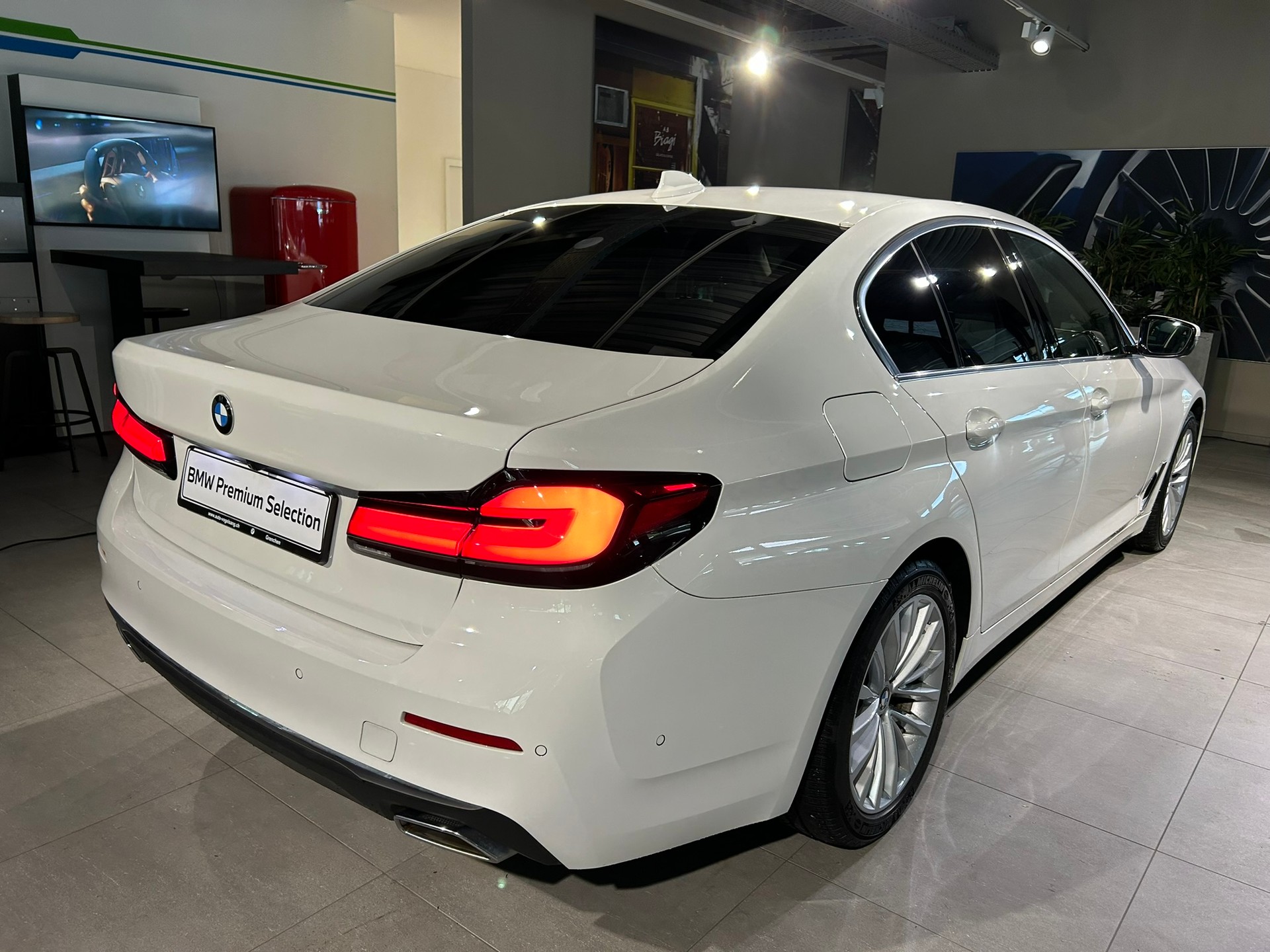 BMW 520d xDrive 48V Luxury Line Steptronic-image-13