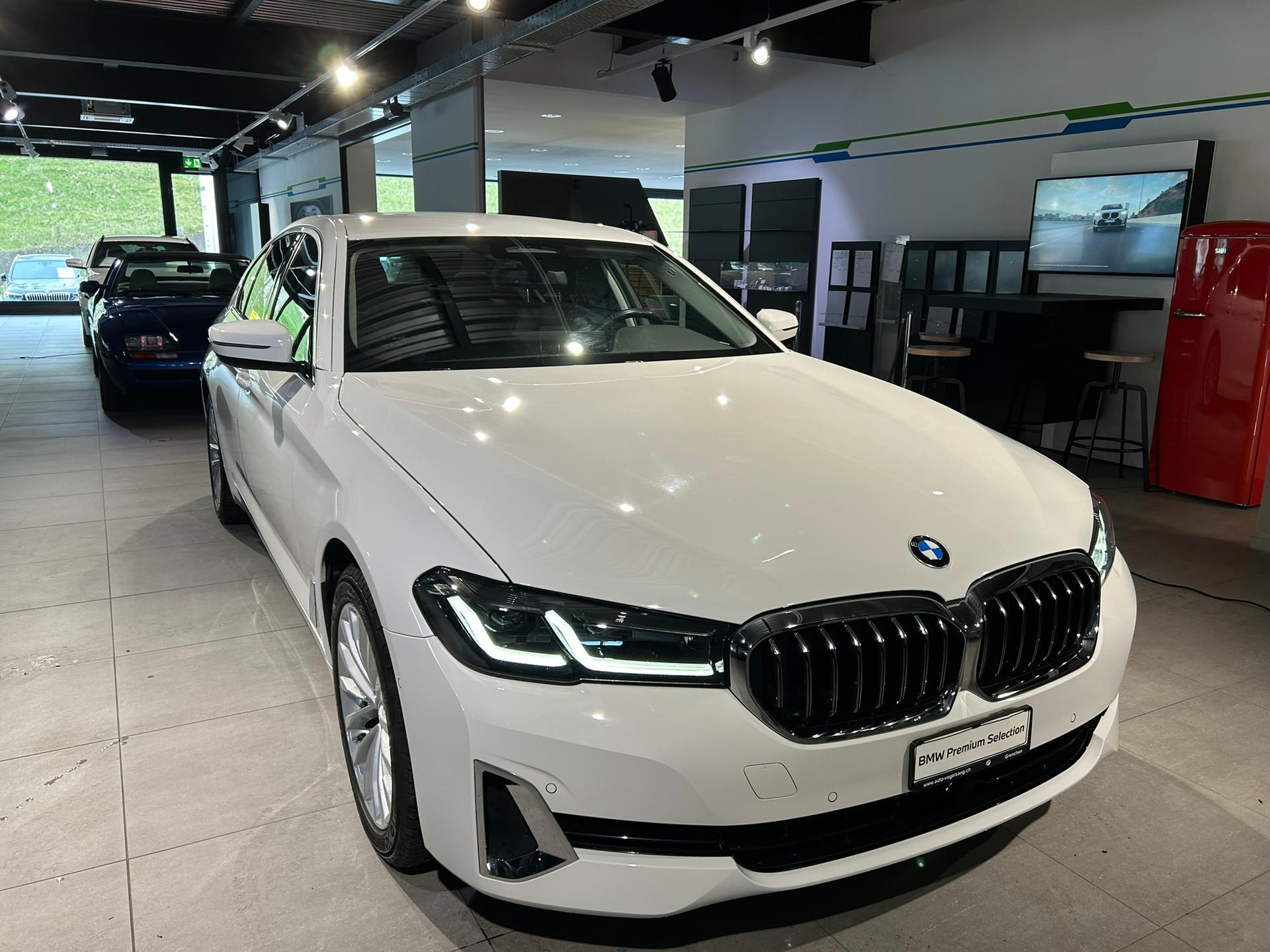 BMW 520d xDrive 48V Luxury Line Steptronic-image-3