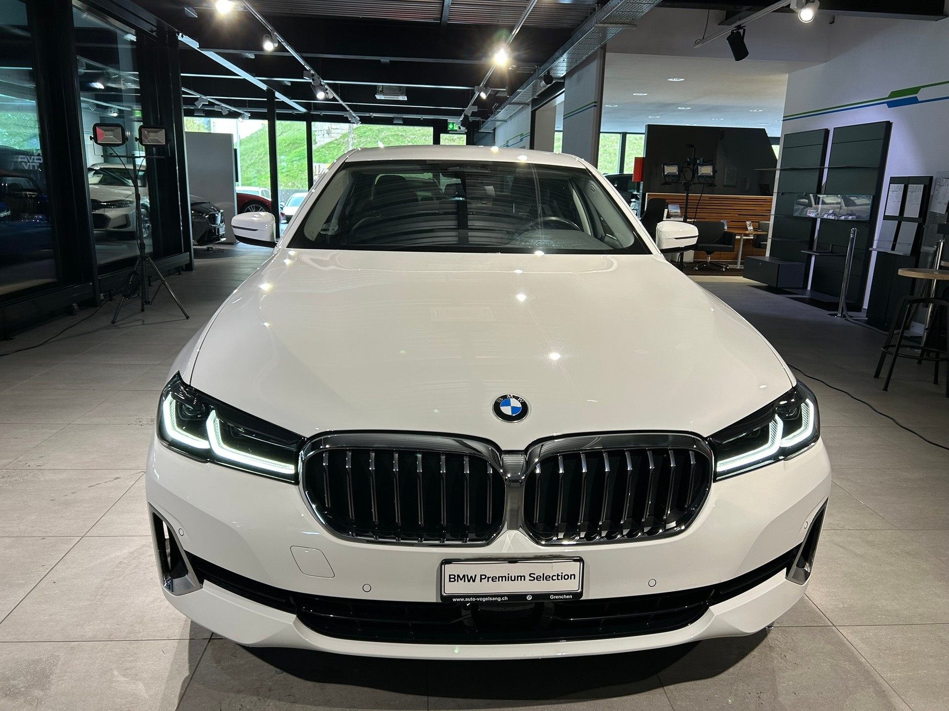 BMW 520d xDrive 48V Luxury Line Steptronic-image-5