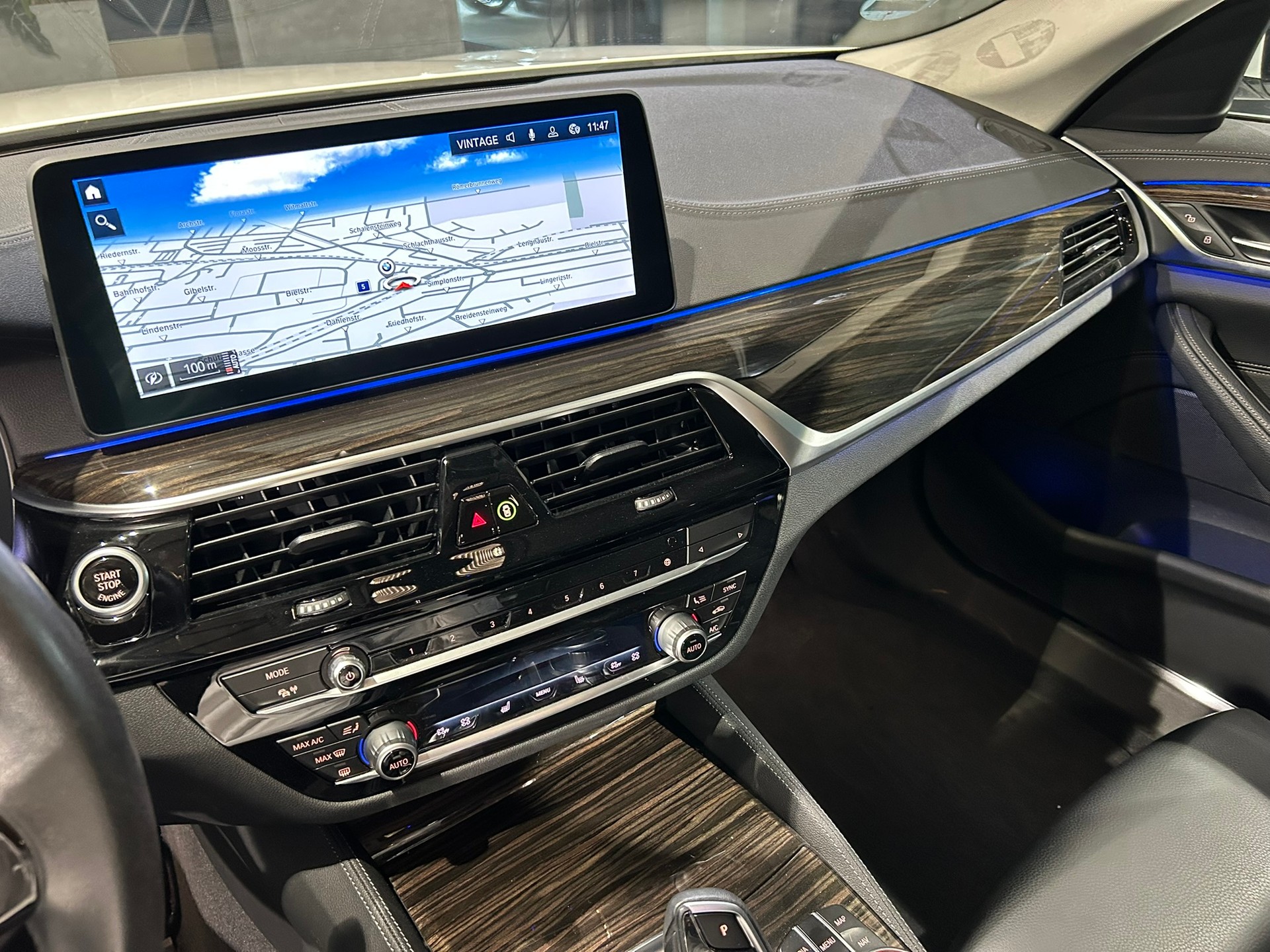 BMW 520d xDrive 48V Luxury Line Steptronic-image-22