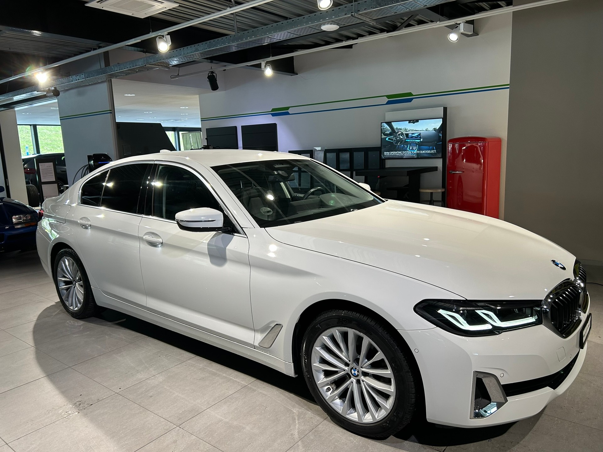 BMW 520d xDrive 48V Luxury Line Steptronic-image-1