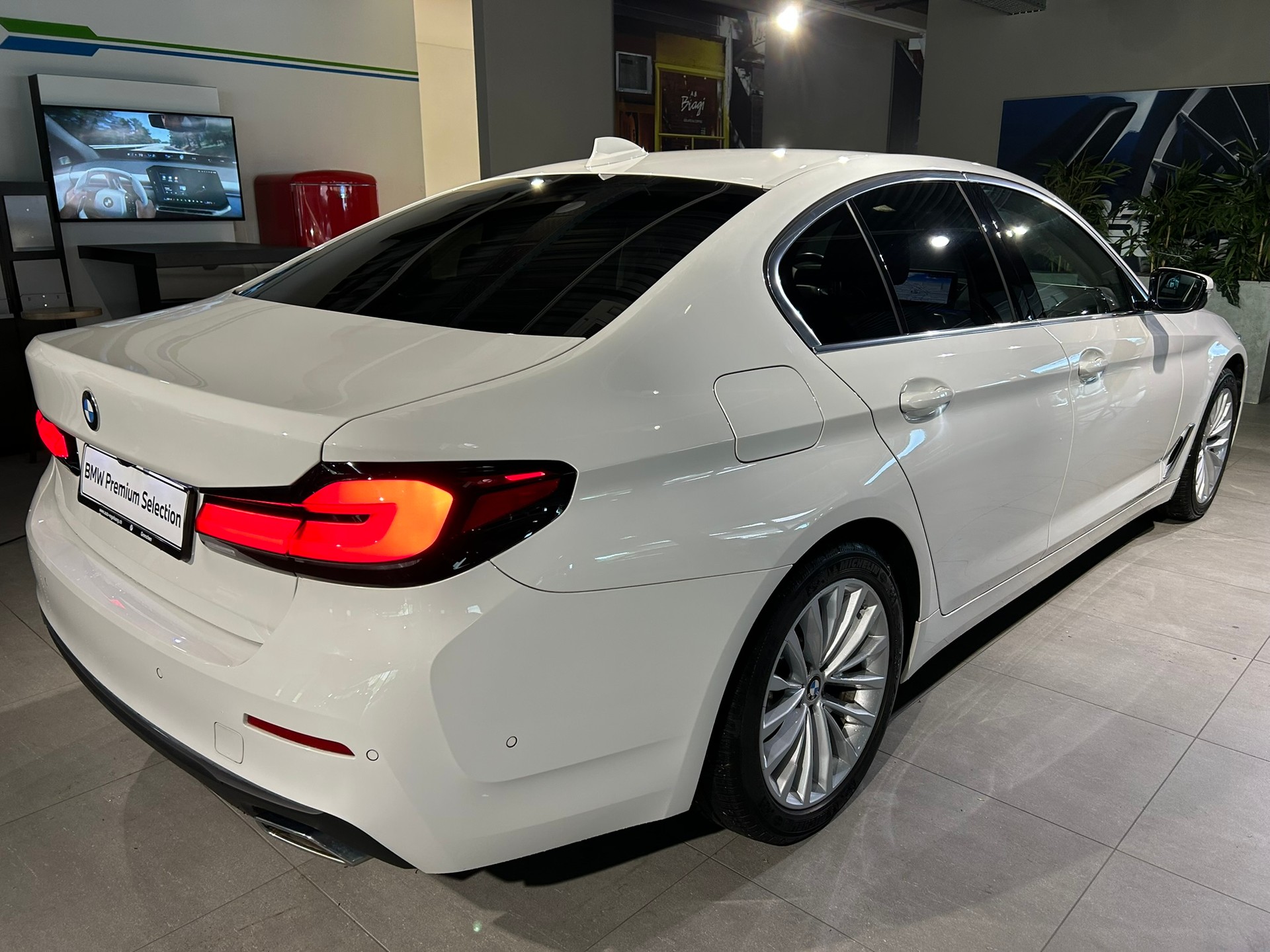 BMW 520d xDrive 48V Luxury Line Steptronic-image-14