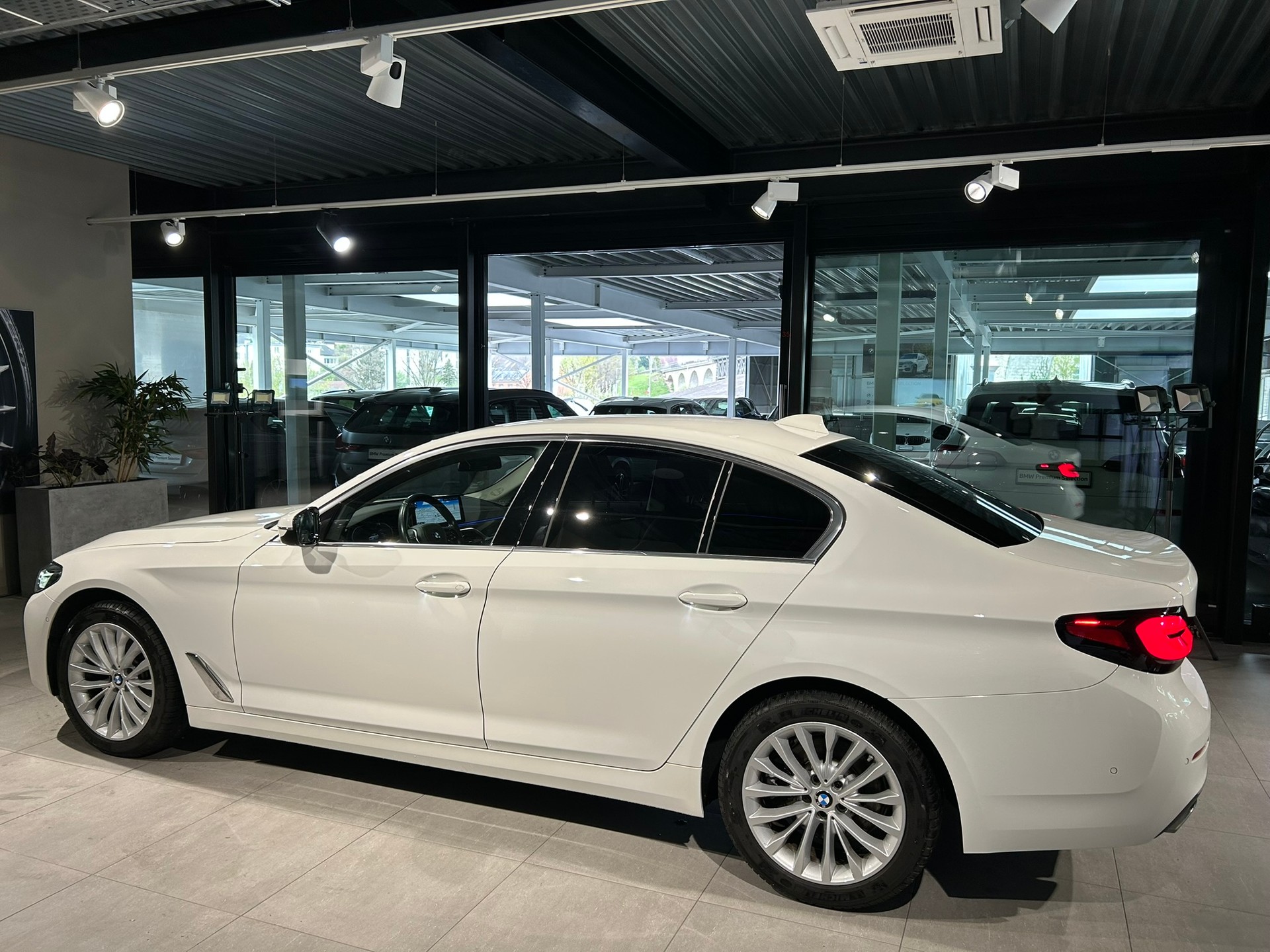 BMW 520d xDrive 48V Luxury Line Steptronic-image-7