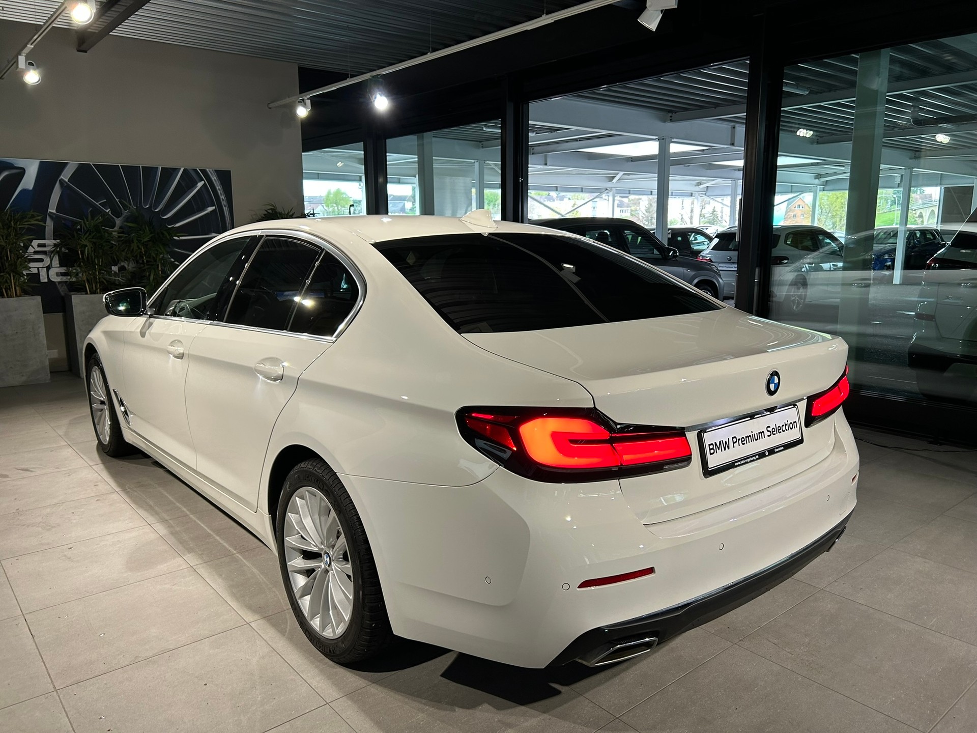BMW 520d xDrive 48V Luxury Line Steptronic-image-9