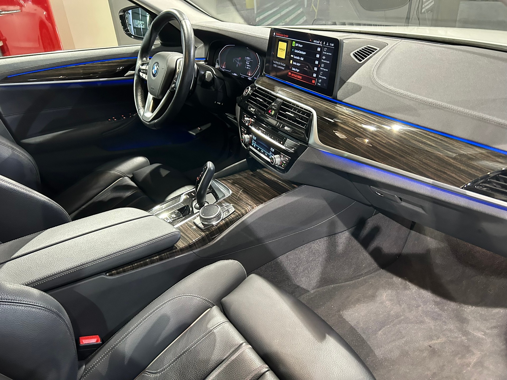 BMW 520d xDrive 48V Luxury Line Steptronic-image-29