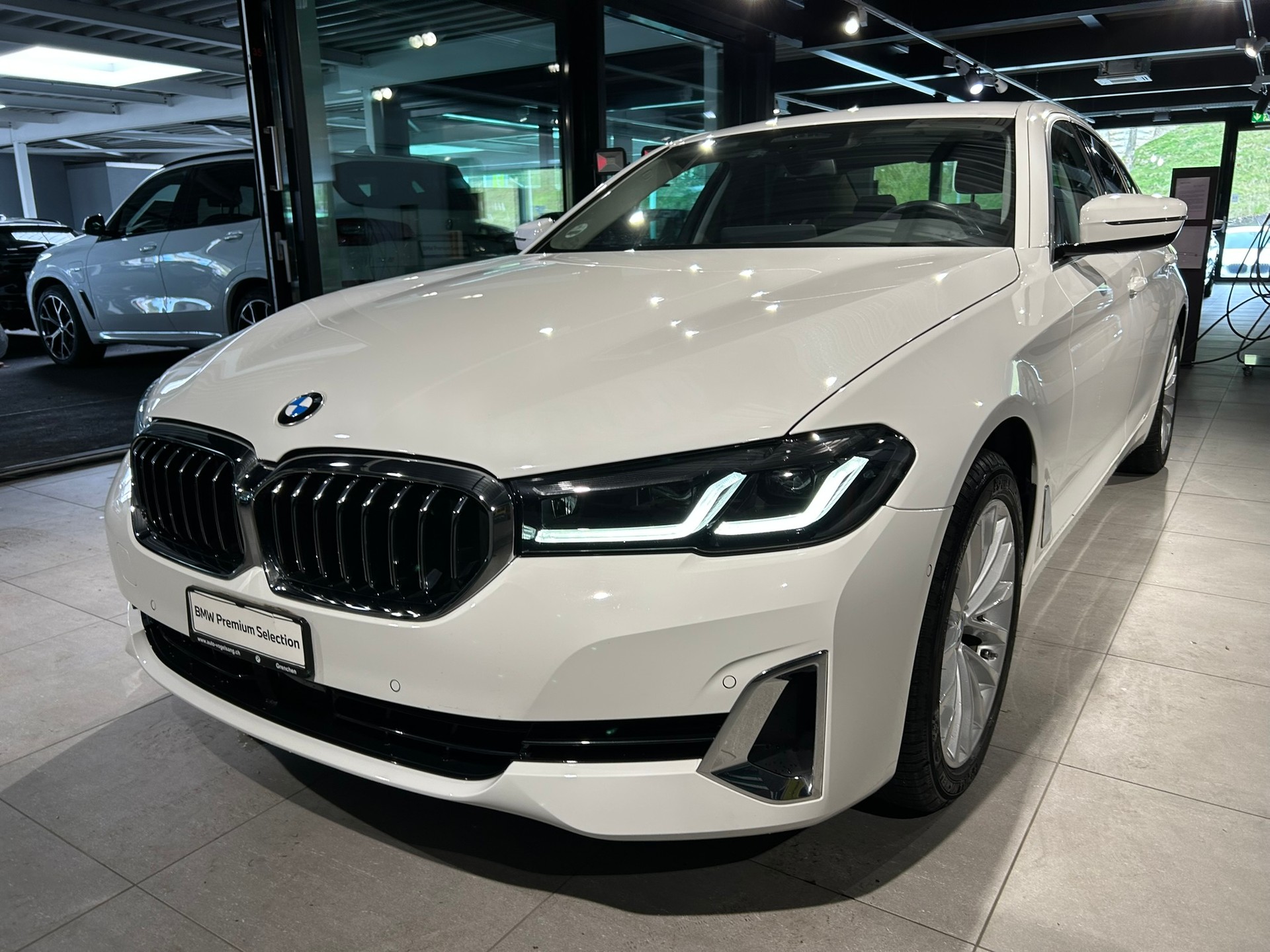 BMW 520d xDrive 48V Luxury Line Steptronic-image-4